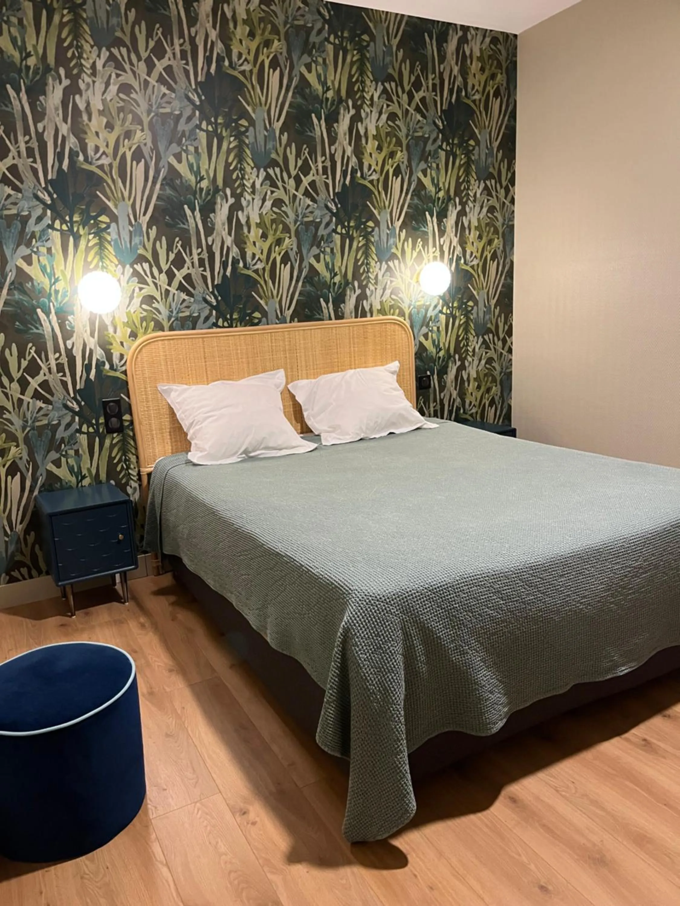 Bed in The Originals Boutique, Hôtel La Villa Marine, Le Tréport