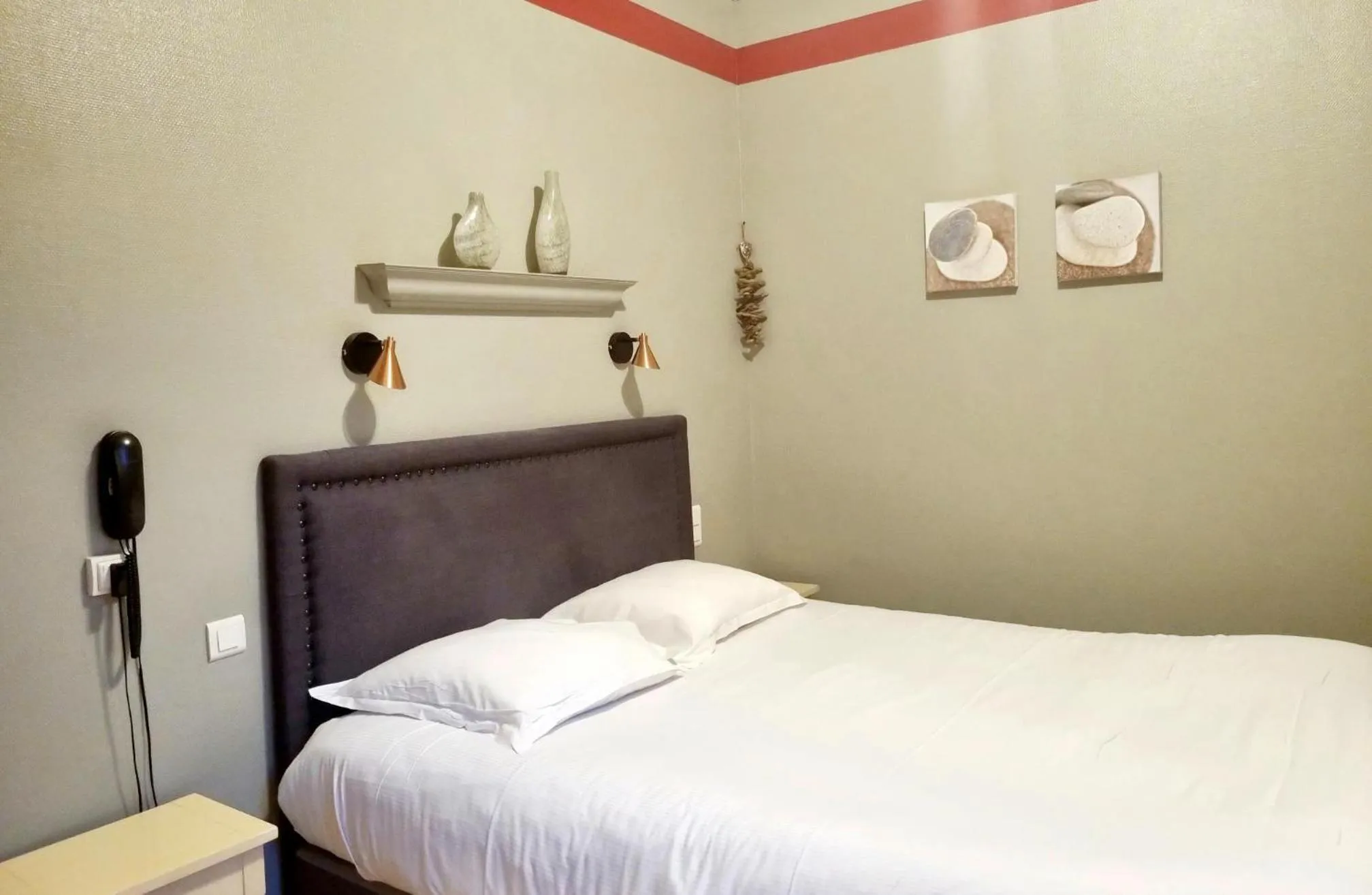 Bed in The Originals Boutique, Hôtel La Villa Marine, Le Tréport