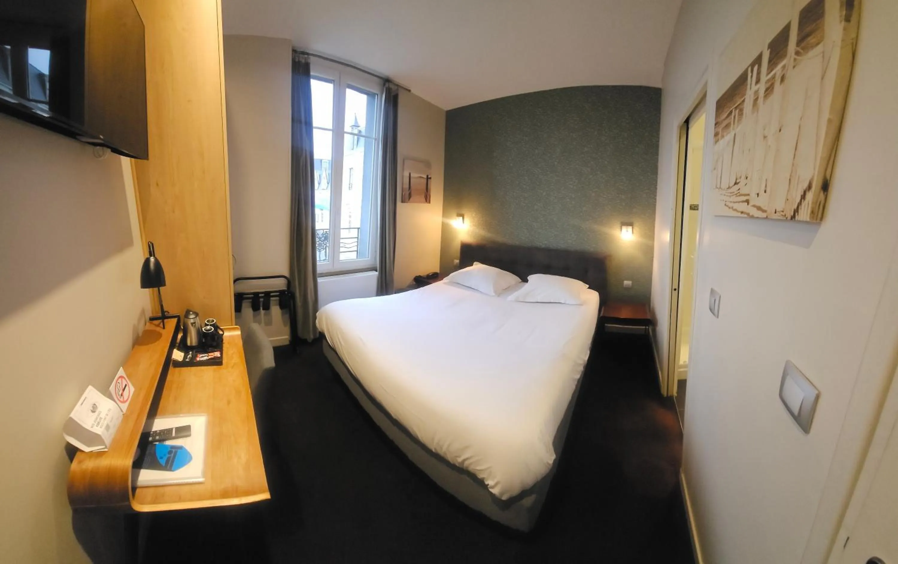 Bed in The Originals Boutique, Hôtel La Villa Marine, Le Tréport