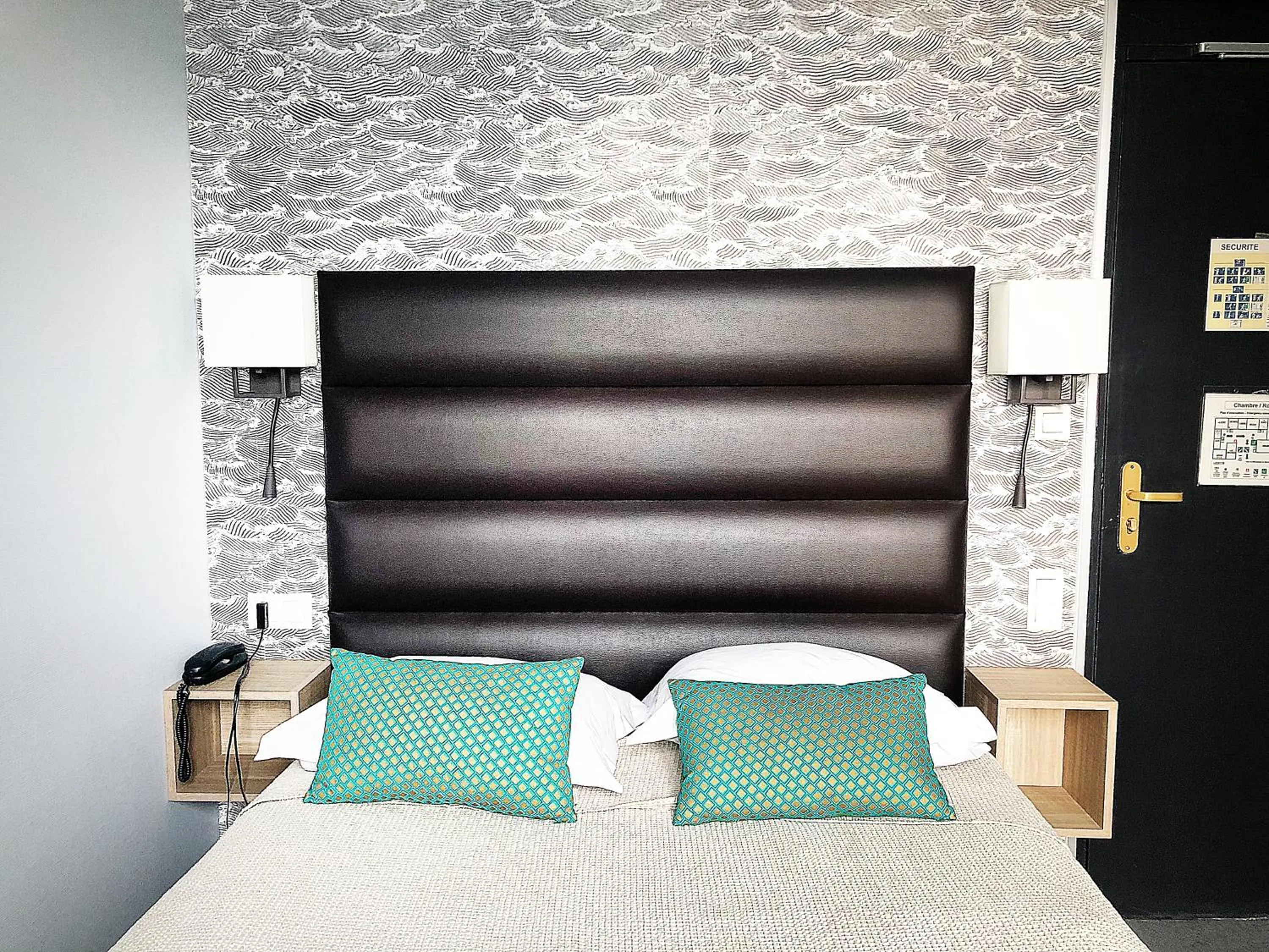 Bed in The Originals Boutique, Hôtel La Villa Marine, Le Tréport