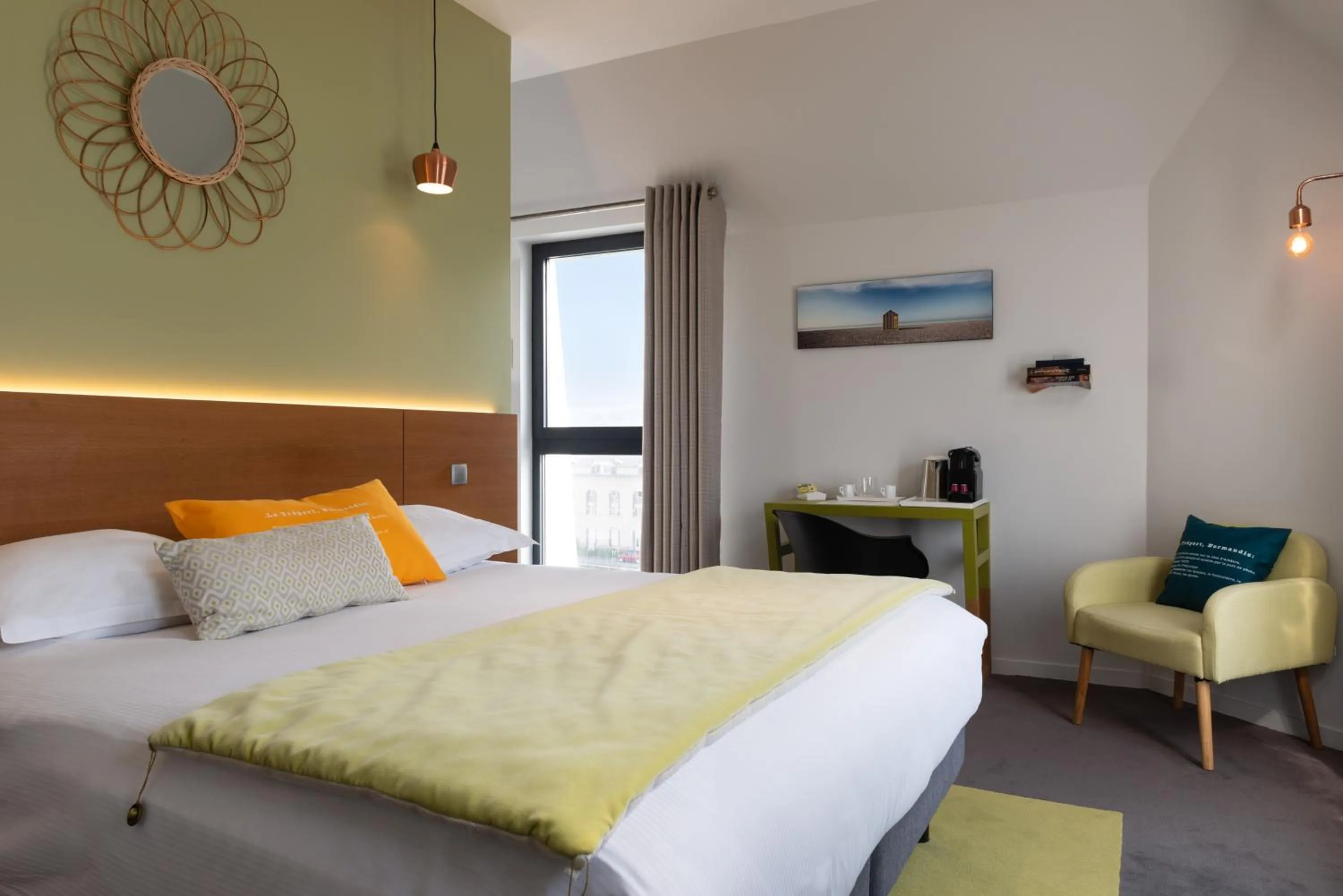 Bed in The Originals Boutique, Hôtel La Villa Marine, Le Tréport