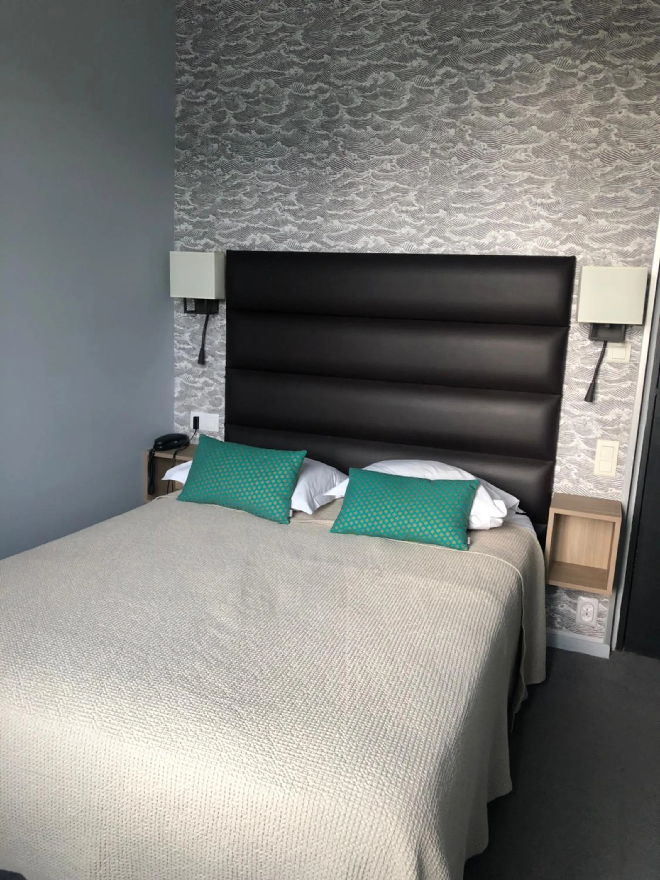 Bed in The Originals Boutique, Hôtel La Villa Marine, Le Tréport