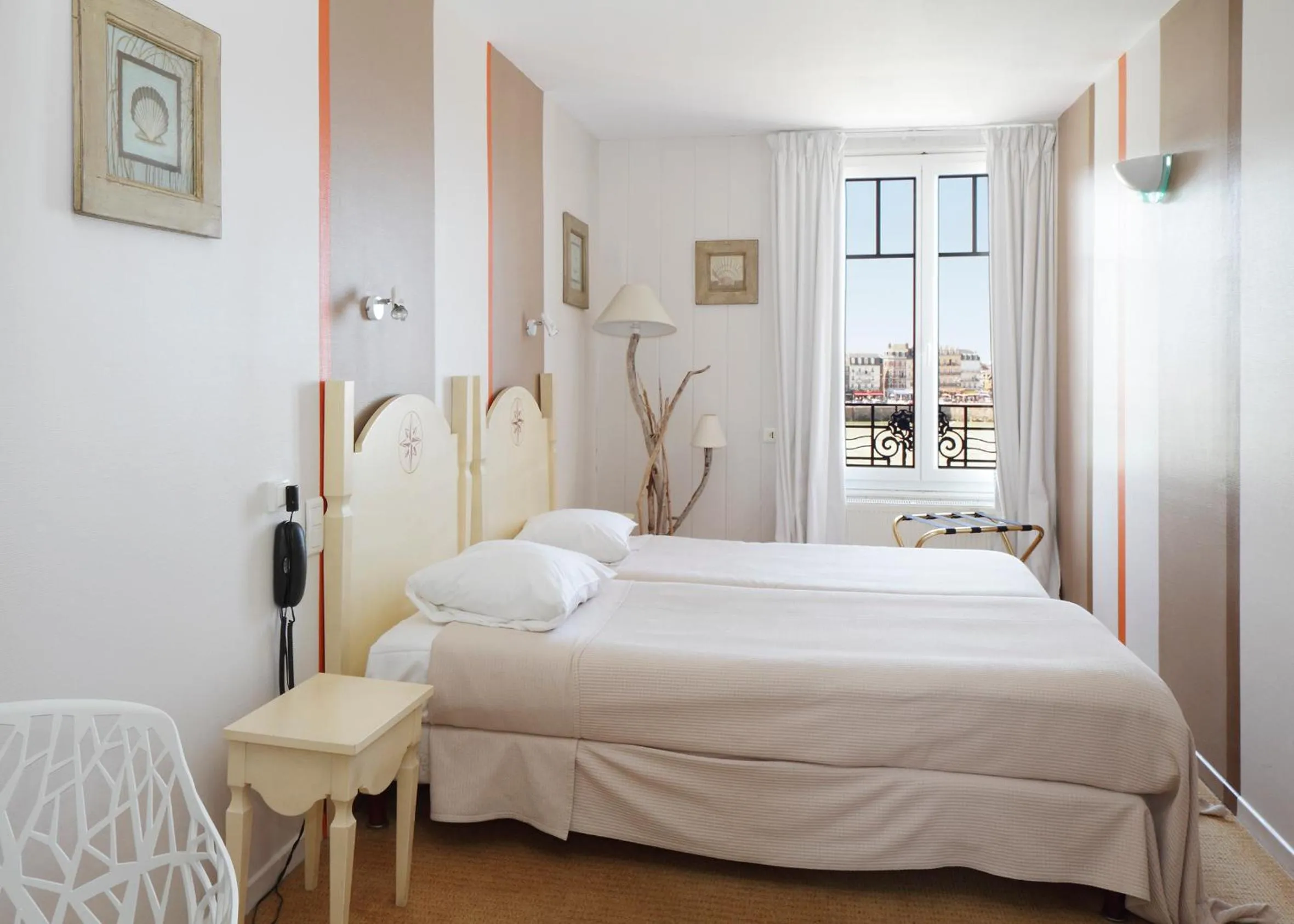 Bed in The Originals Boutique, Hôtel La Villa Marine, Le Tréport