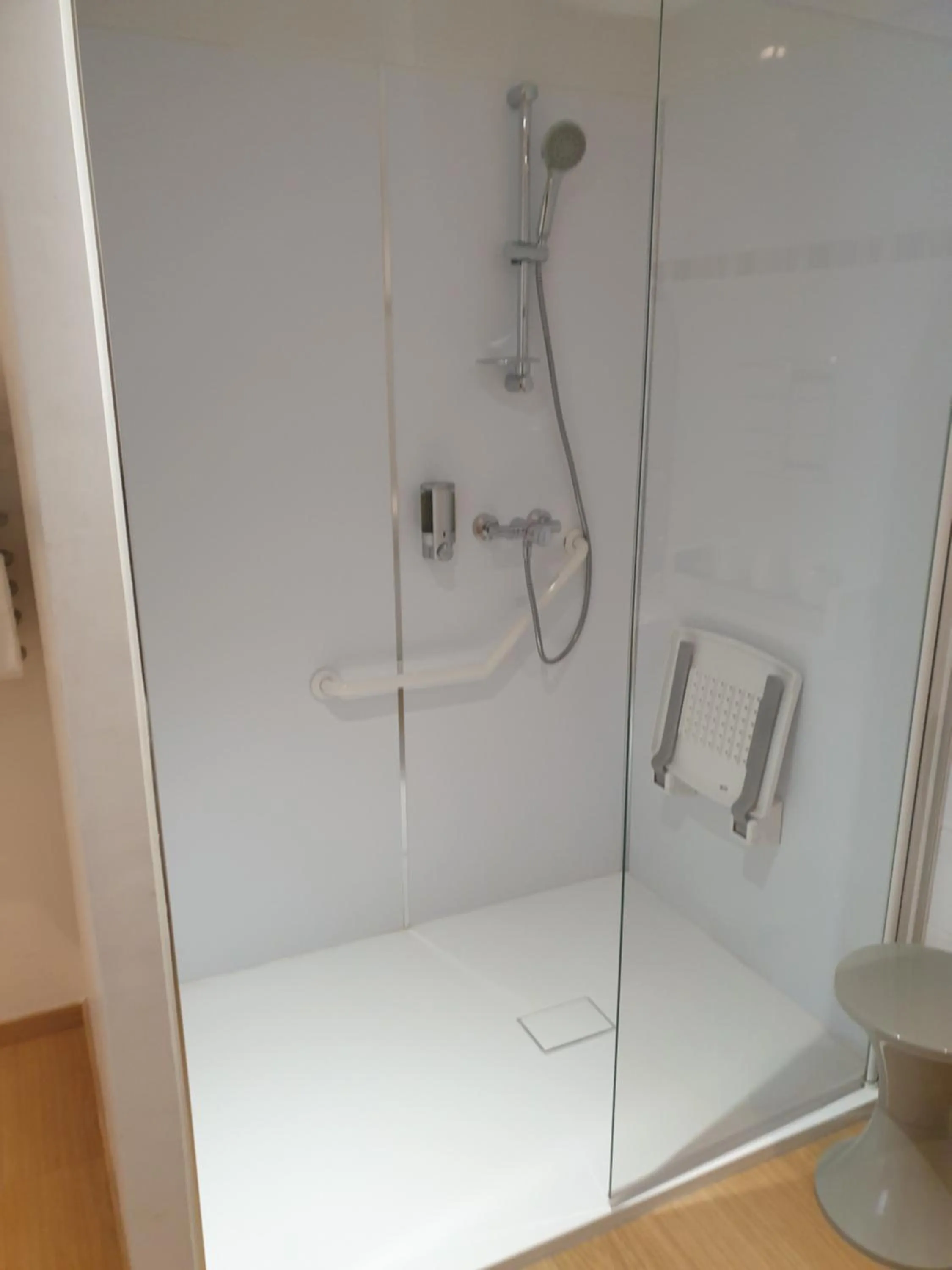 Bathroom in The Originals Boutique, Hôtel La Villa Marine, Le Tréport