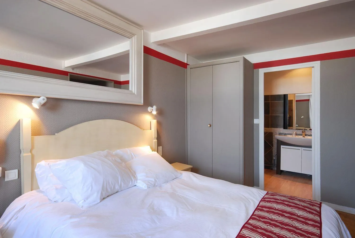 Photo of the whole room, Bed in The Originals Boutique, Hôtel La Villa Marine, Le Tréport