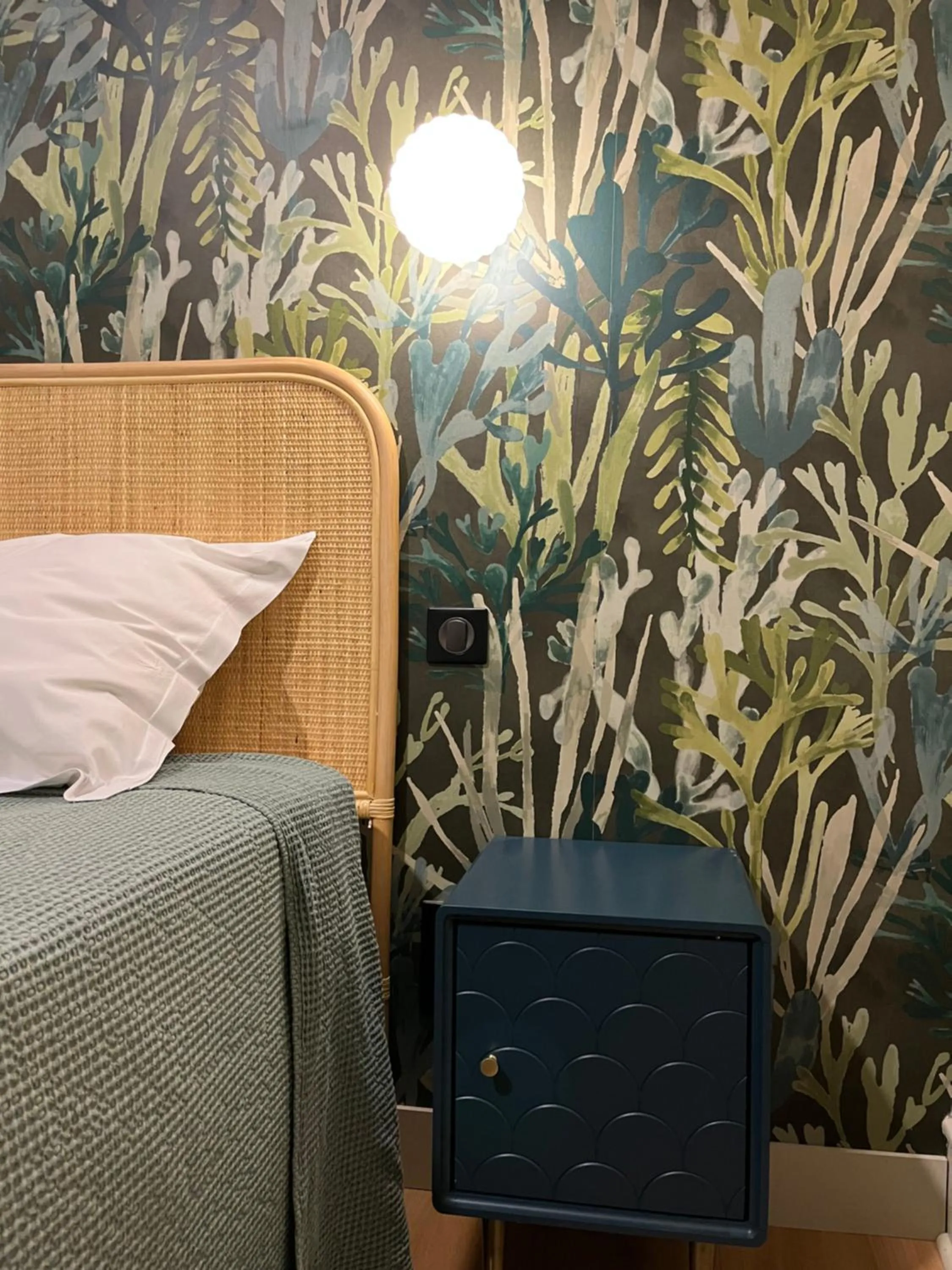 Bed in The Originals Boutique, Hôtel La Villa Marine, Le Tréport