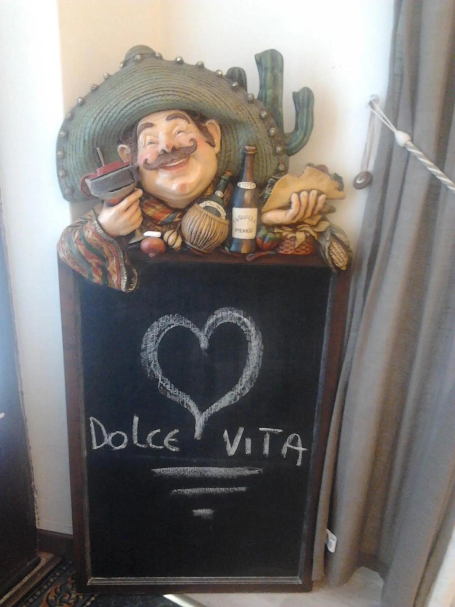 Decorative detail in Dolce Vita