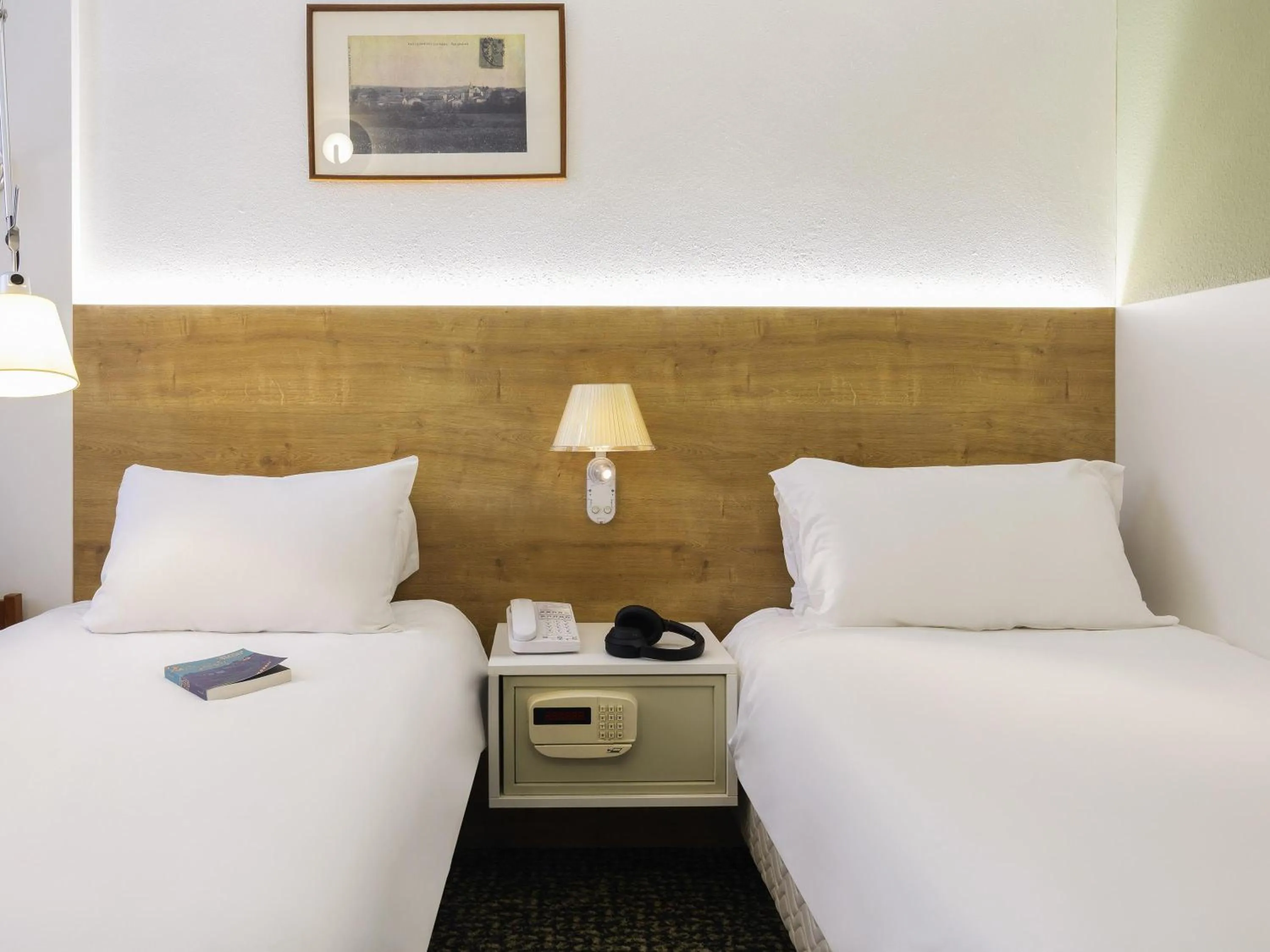 Bedroom, Bed in Mercure Hotel Forbach Centre de Loisirs