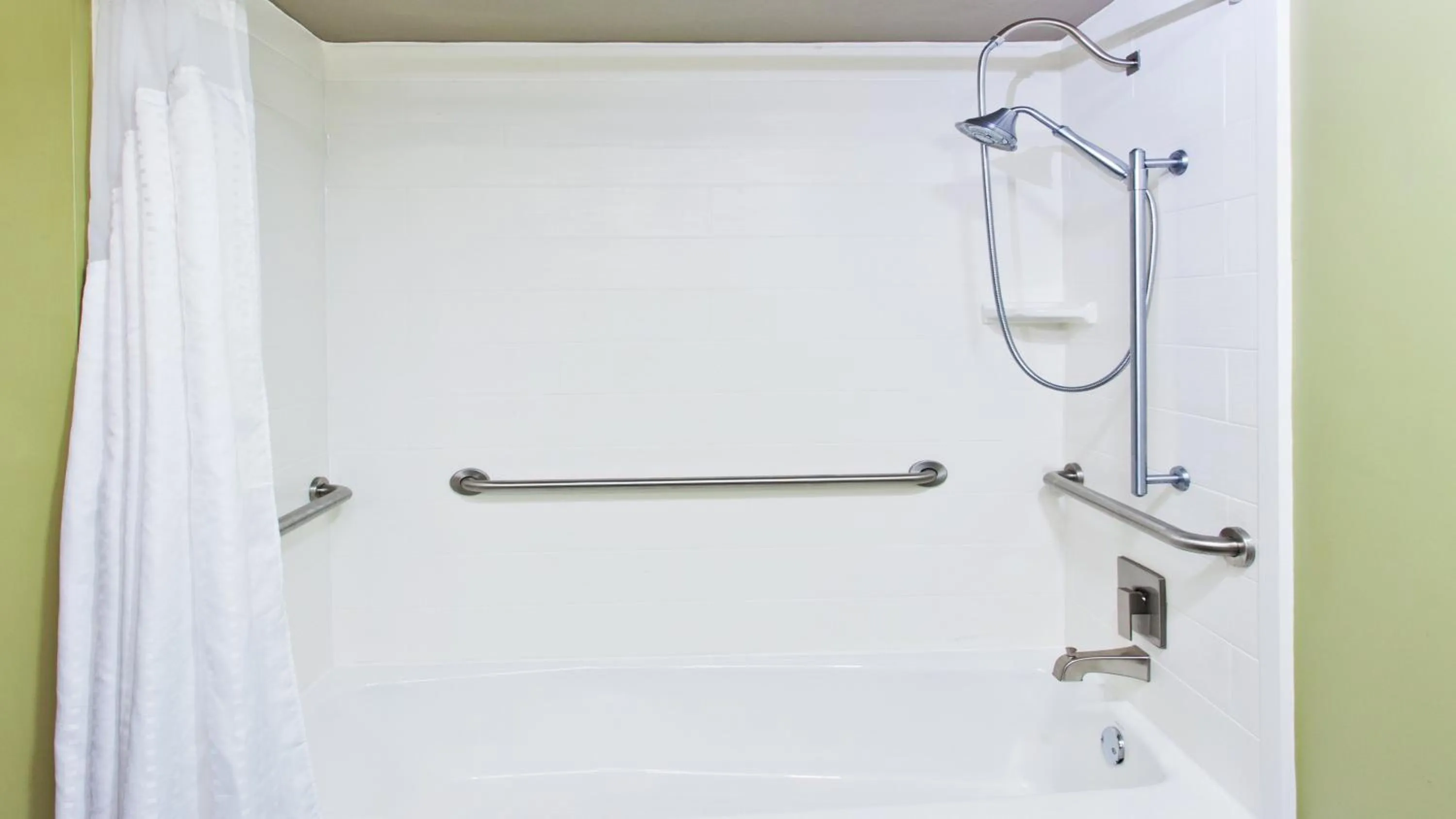 Photo of the whole room in Holiday Inn Express Atlanta Galleria-Ballpark Area by IHG