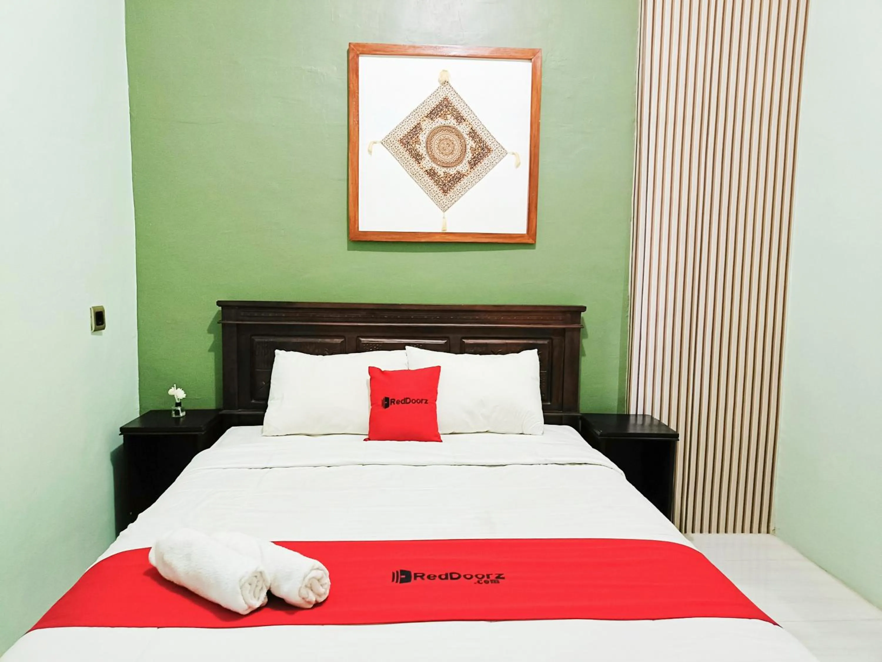 Bedroom, Bed in RedDoorz Syariah near Universitas 17 Agustus Banyuwangi