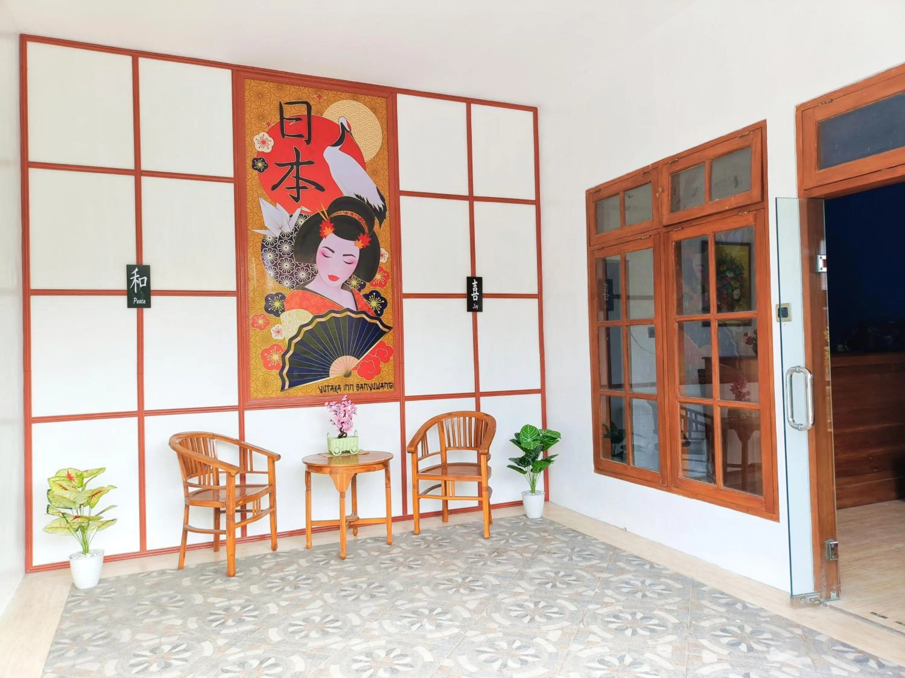 Seating area in RedDoorz Syariah near Universitas 17 Agustus Banyuwangi