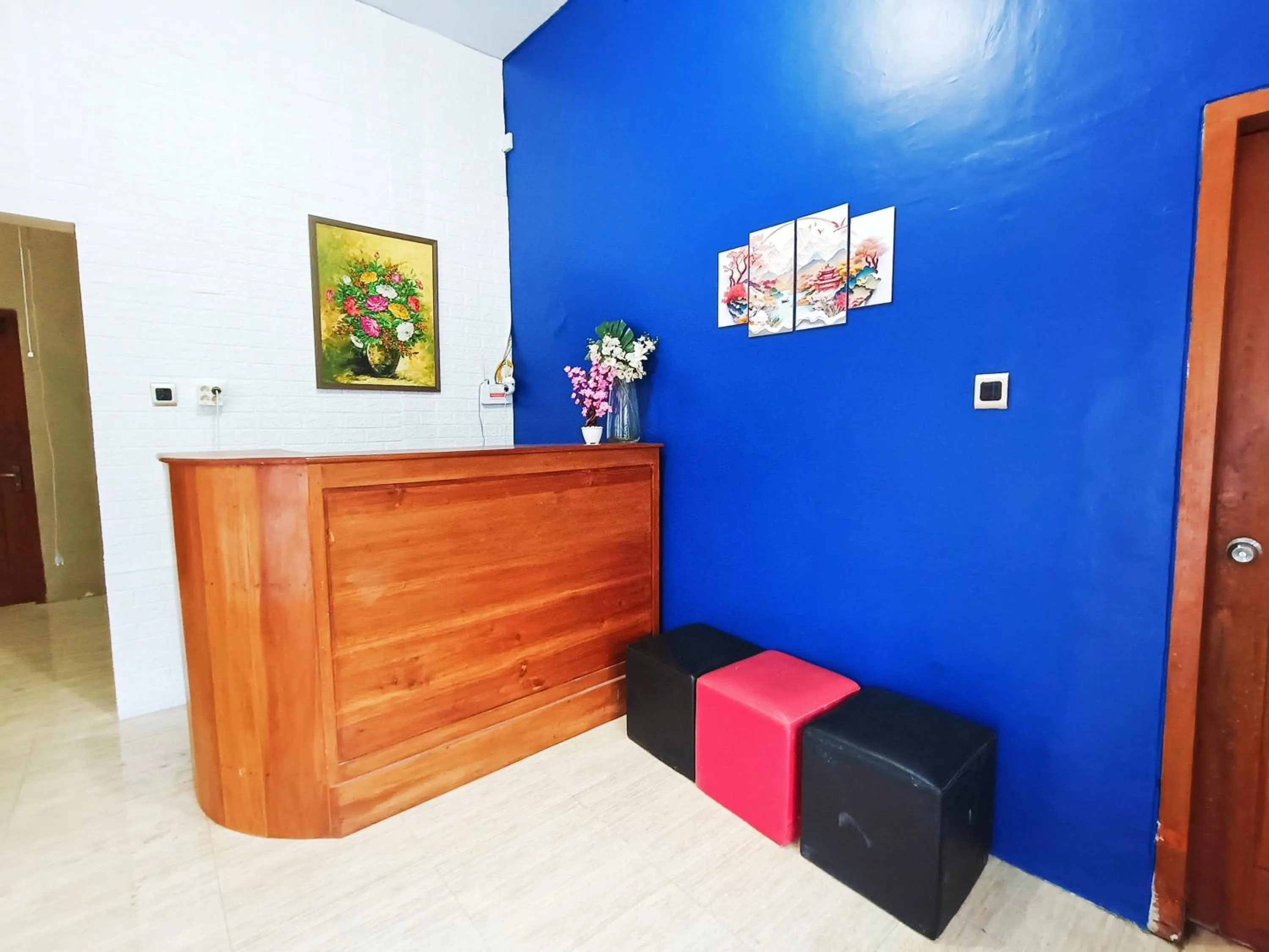 Lobby or reception in RedDoorz Syariah near Universitas 17 Agustus Banyuwangi