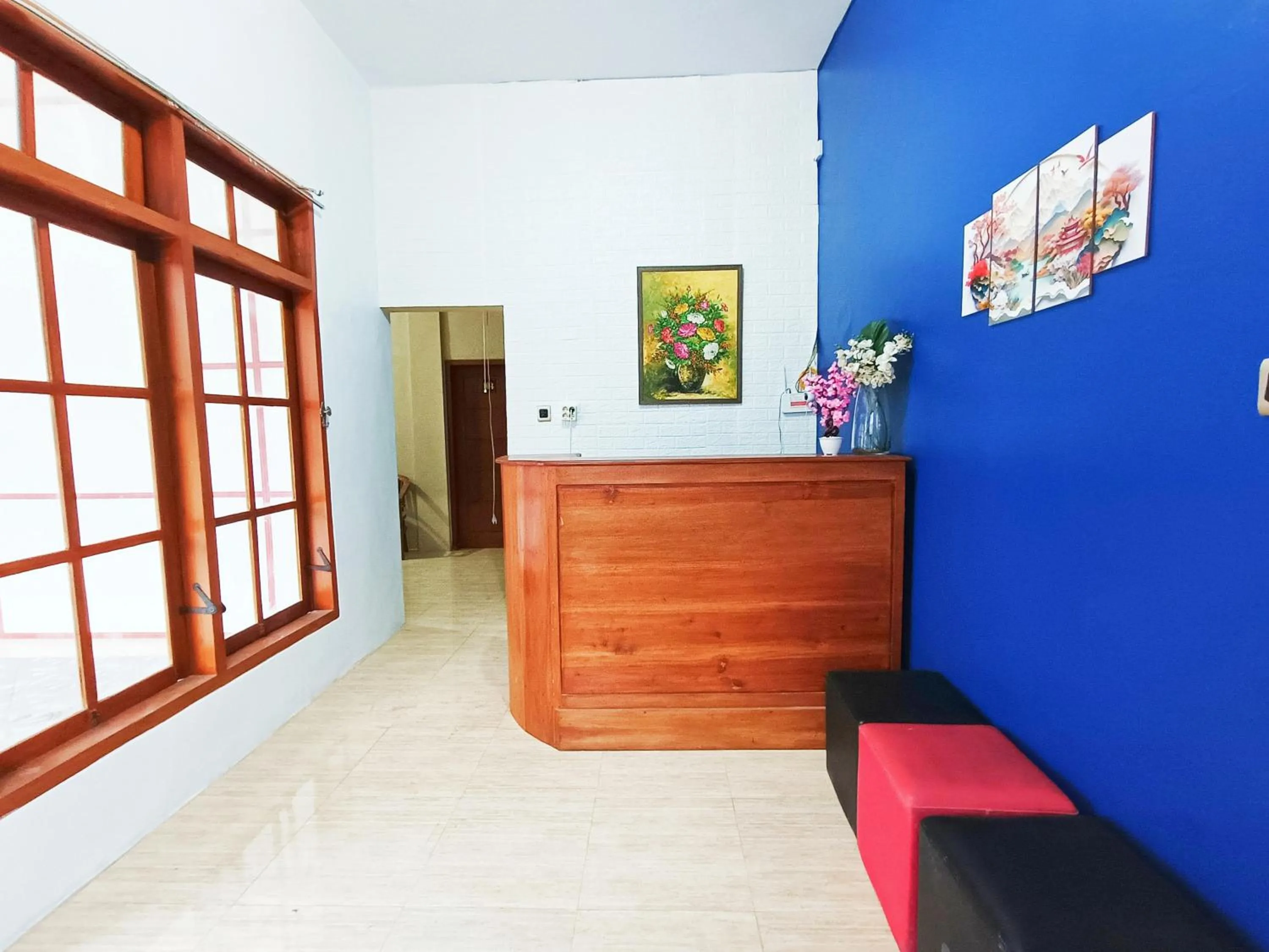 Lobby or reception in RedDoorz Syariah near Universitas 17 Agustus Banyuwangi