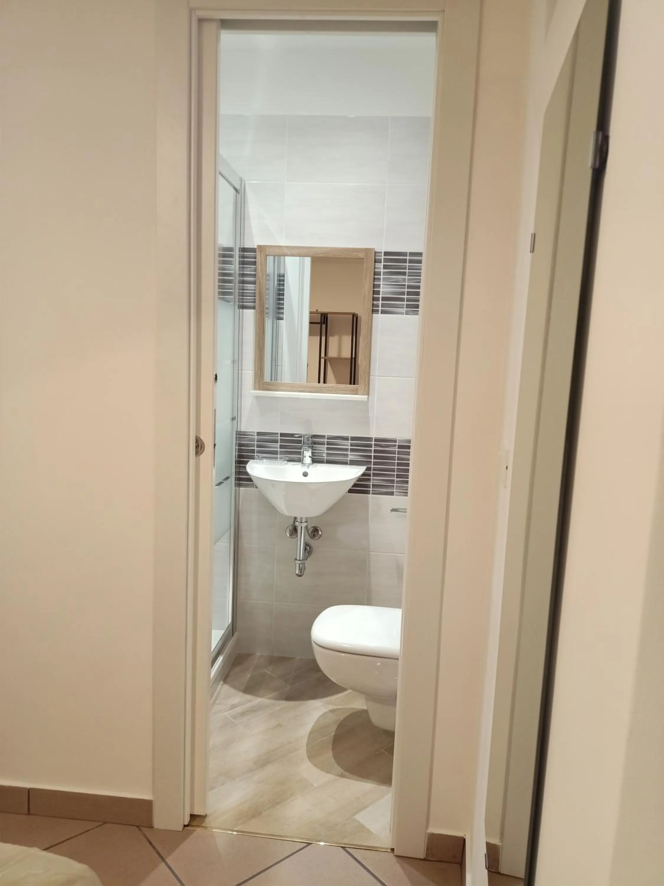 Shower in Hotel Serena