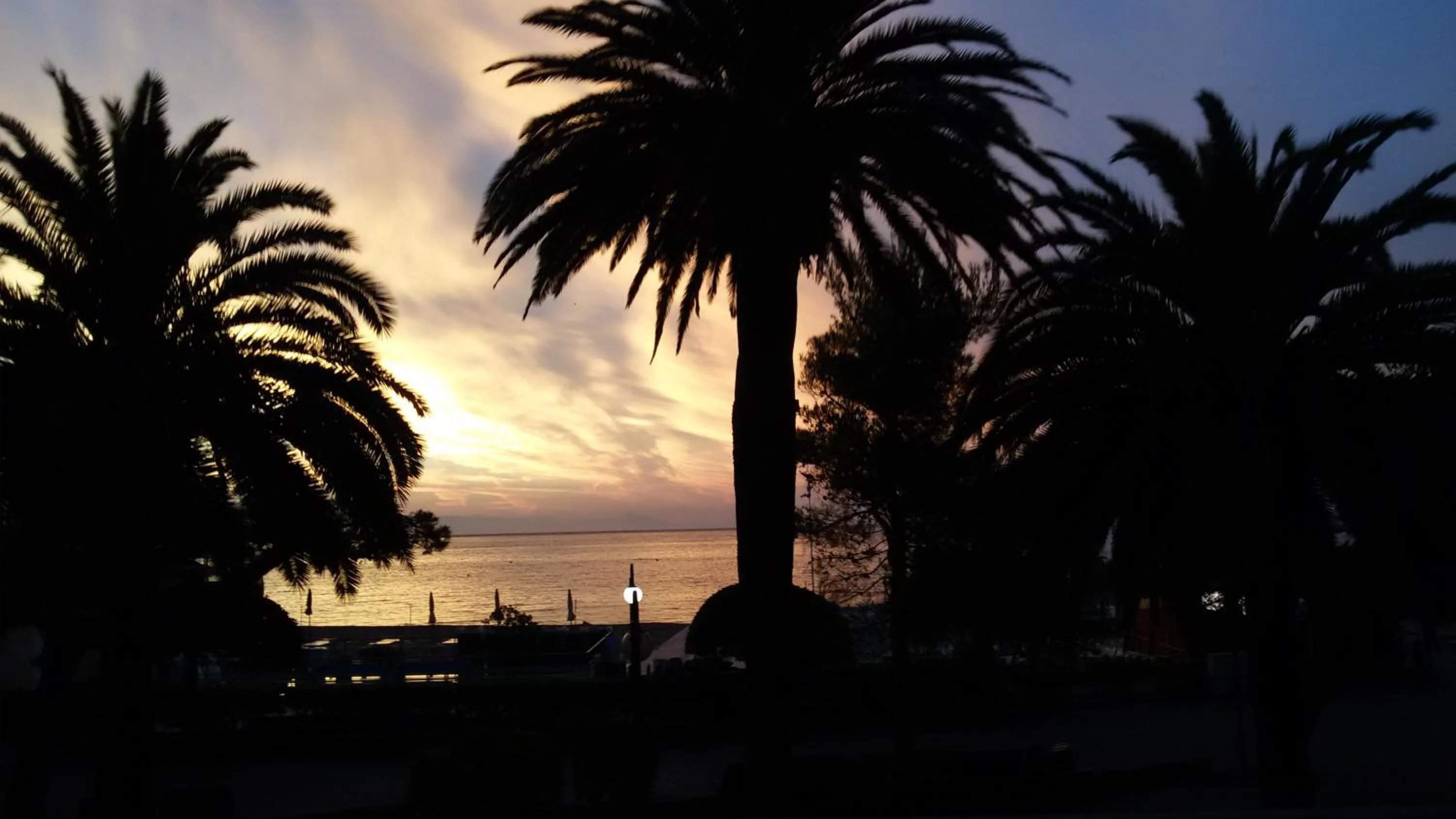 Communal lounge/ TV room in Hotel Serena