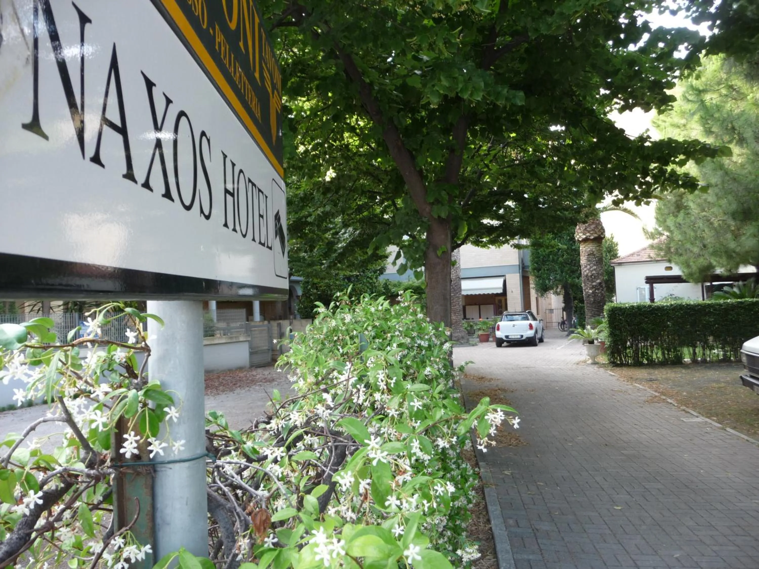 Parking in Hotel Naxos B&B