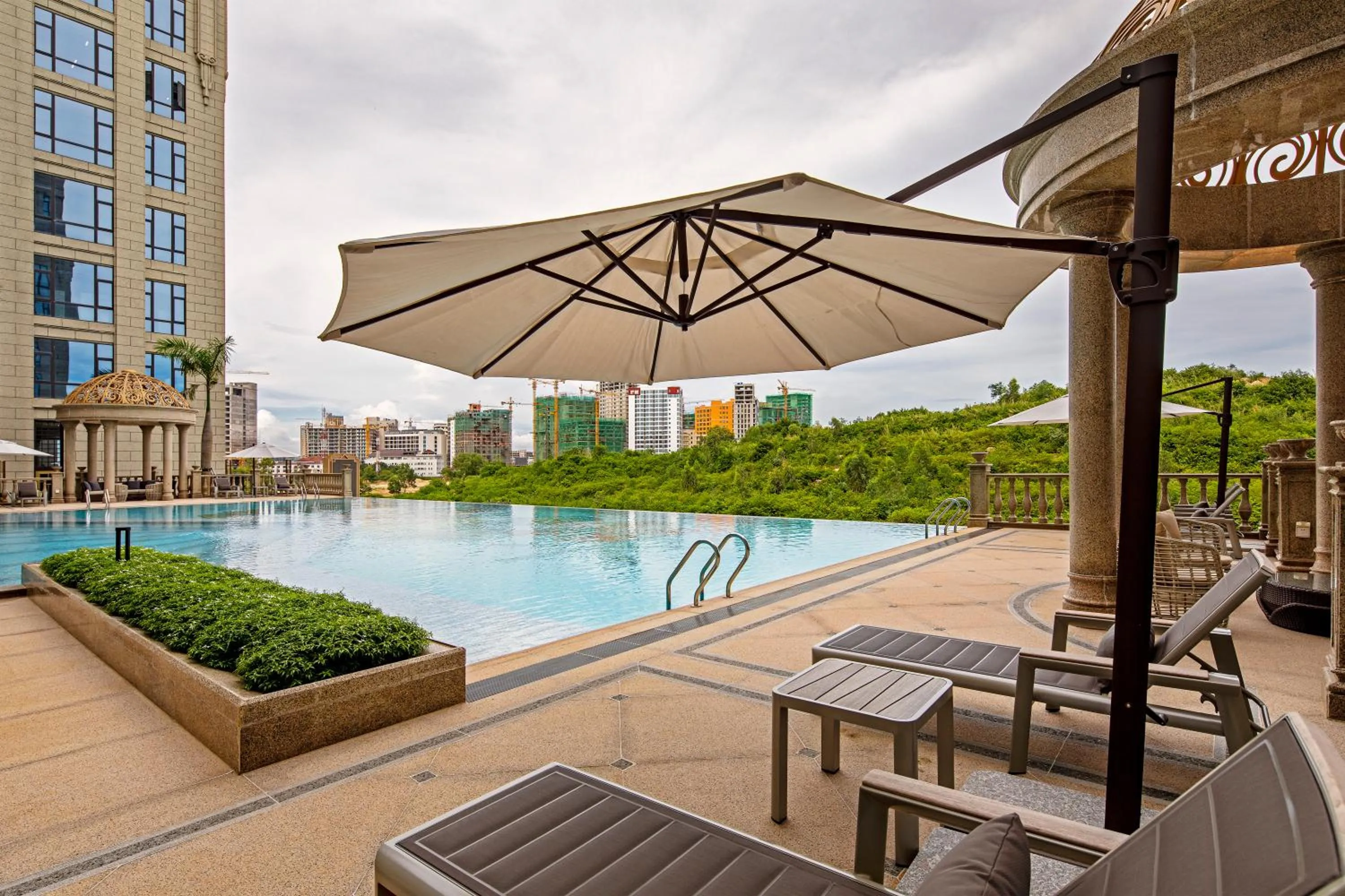 Swimming pool in Jin Bei Palace Hotel