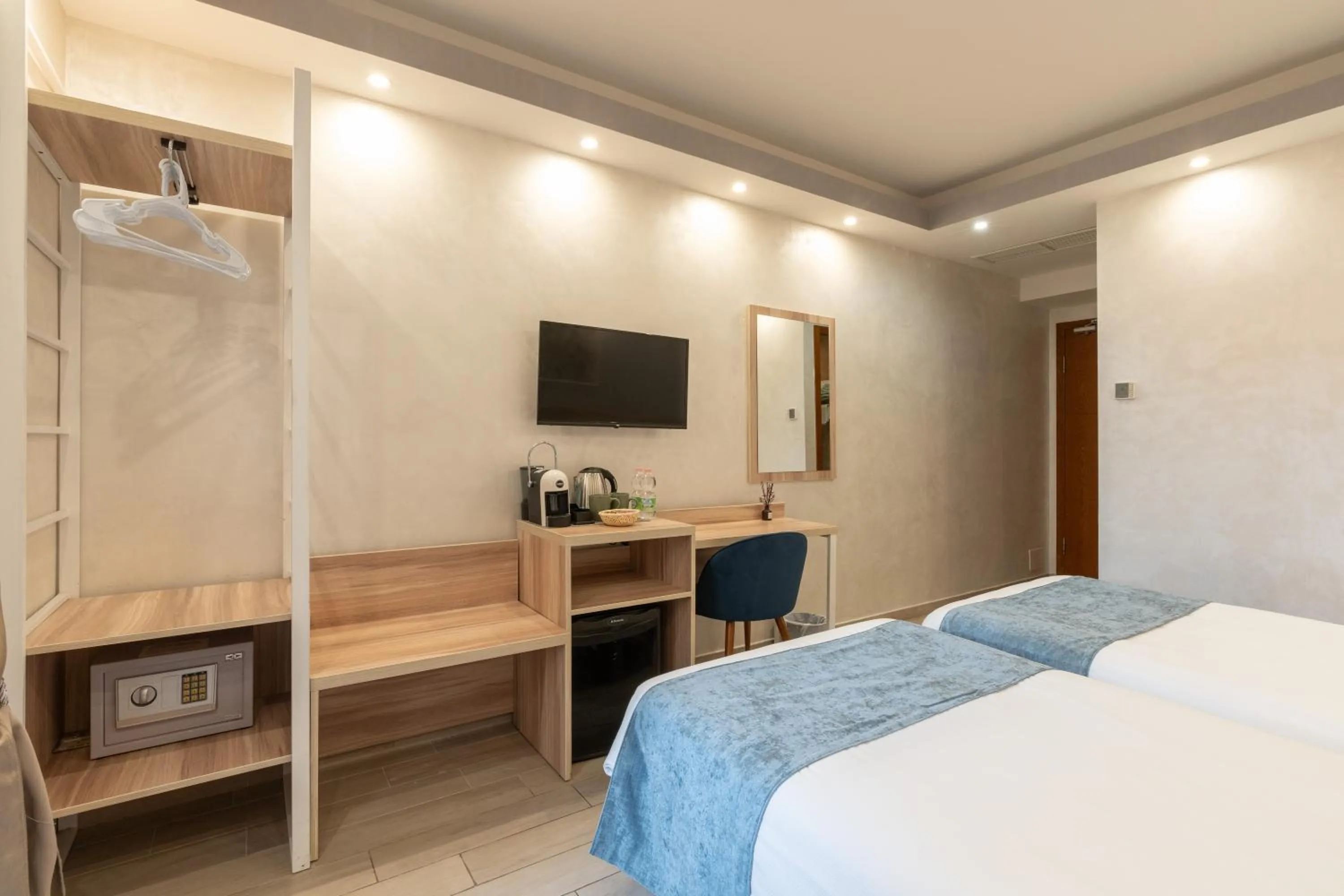 Drago D'Oro GUESTHOUSE - accross from metro Vittorio Emanuele