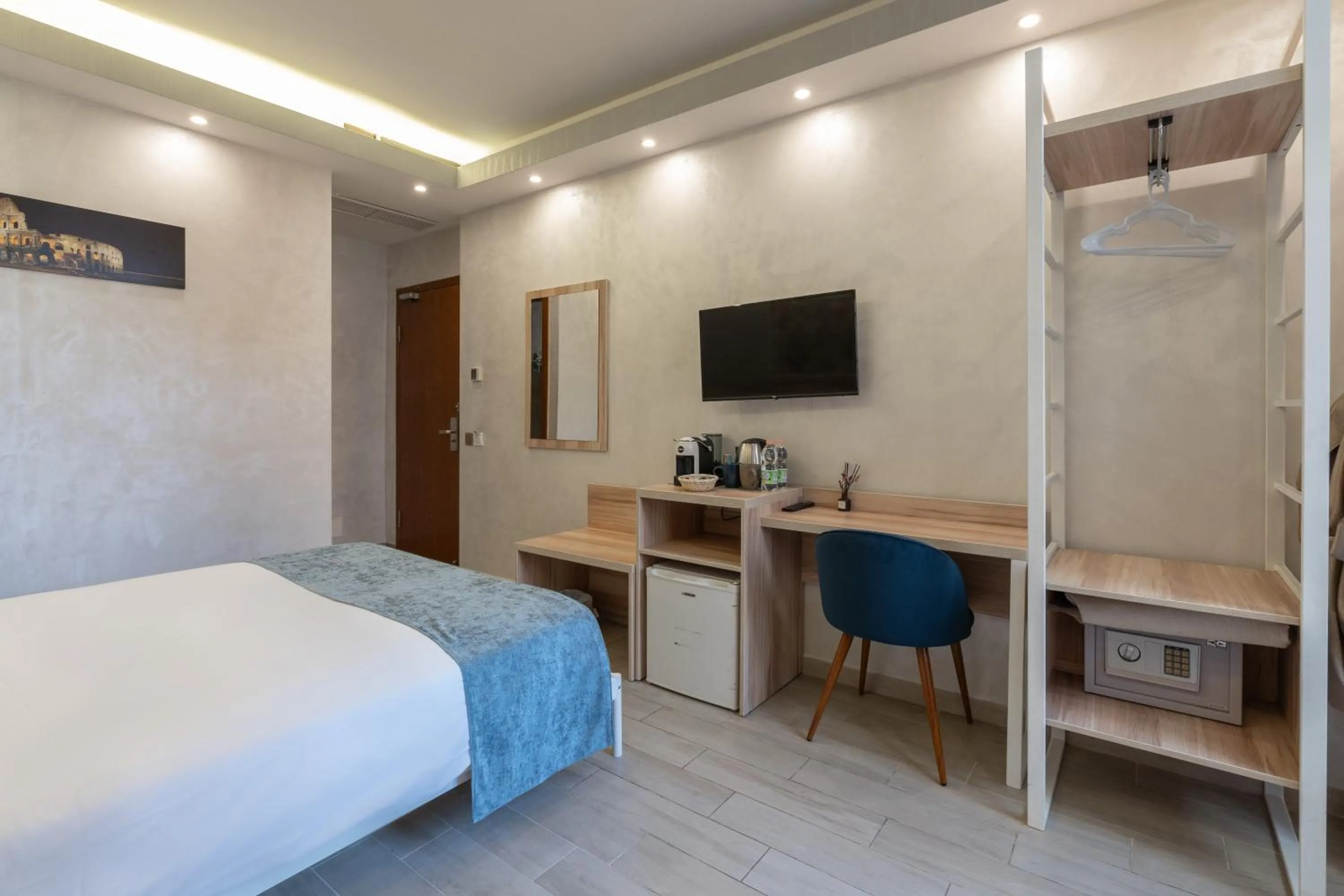 Drago D'Oro GUESTHOUSE - accross from metro Vittorio Emanuele