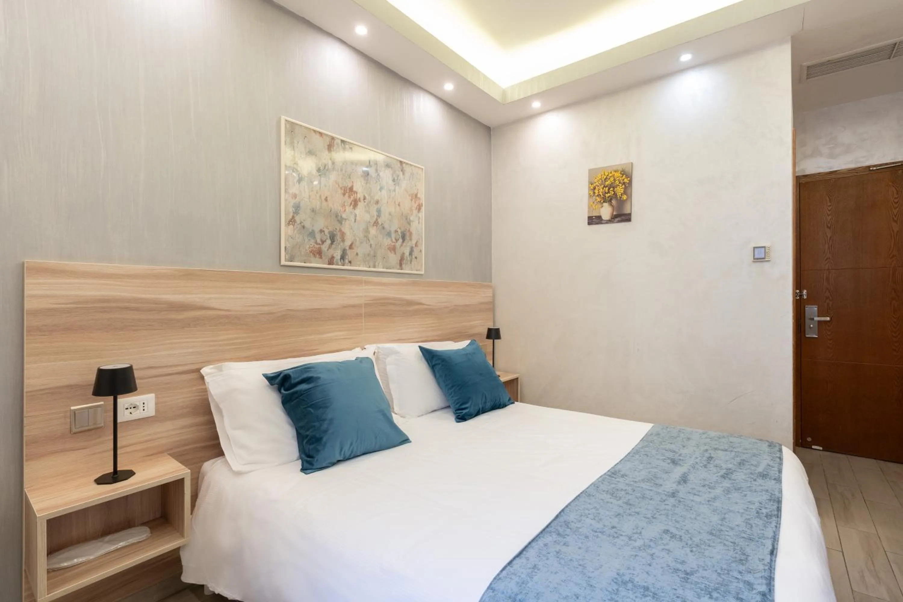 Drago D'Oro GUESTHOUSE - accross from metro Vittorio Emanuele