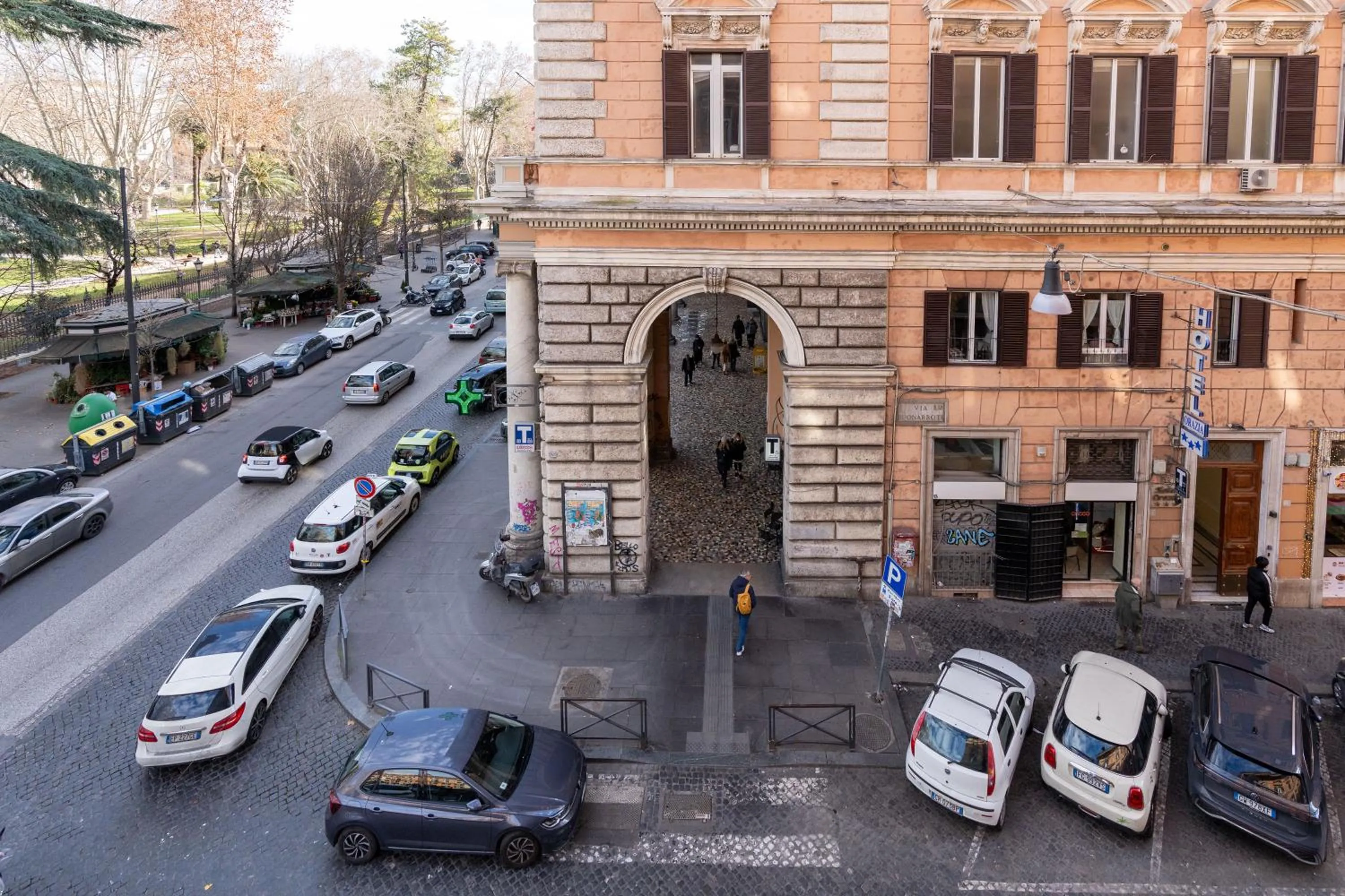 Property building in Drago D'Oro GUESTHOUSE - accross from metro Vittorio Emanuele