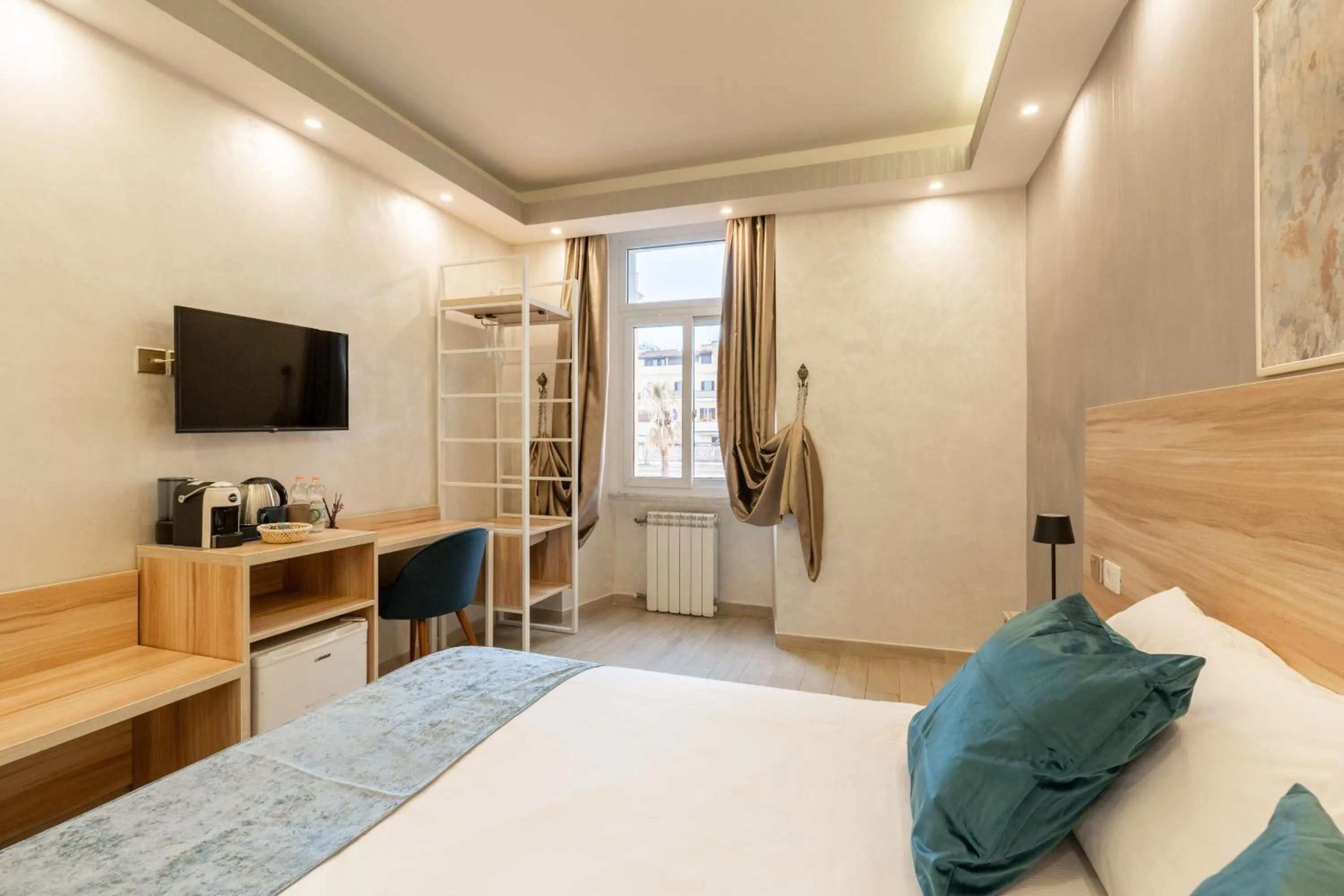 Drago D'Oro GUESTHOUSE - accross from metro Vittorio Emanuele