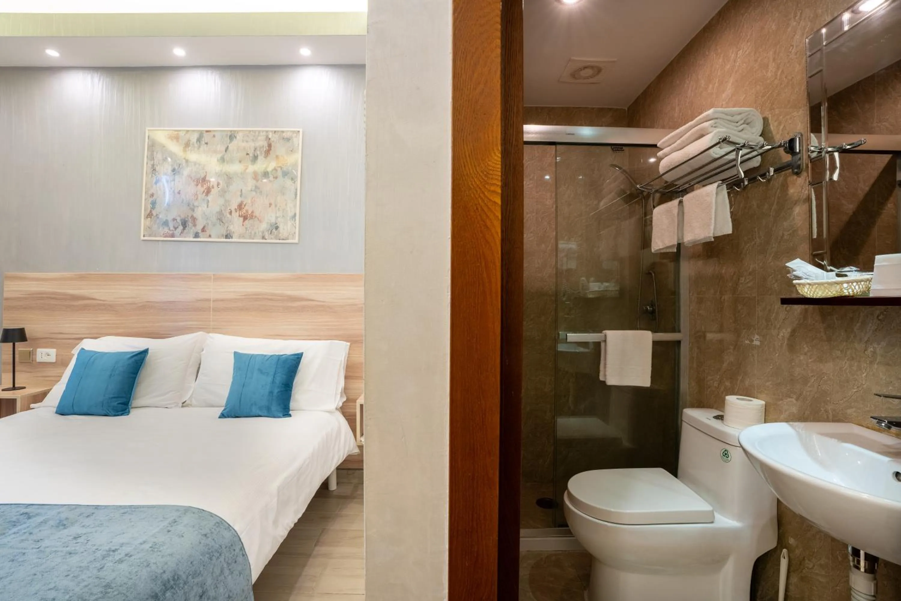 Drago D'Oro GUESTHOUSE - accross from metro Vittorio Emanuele