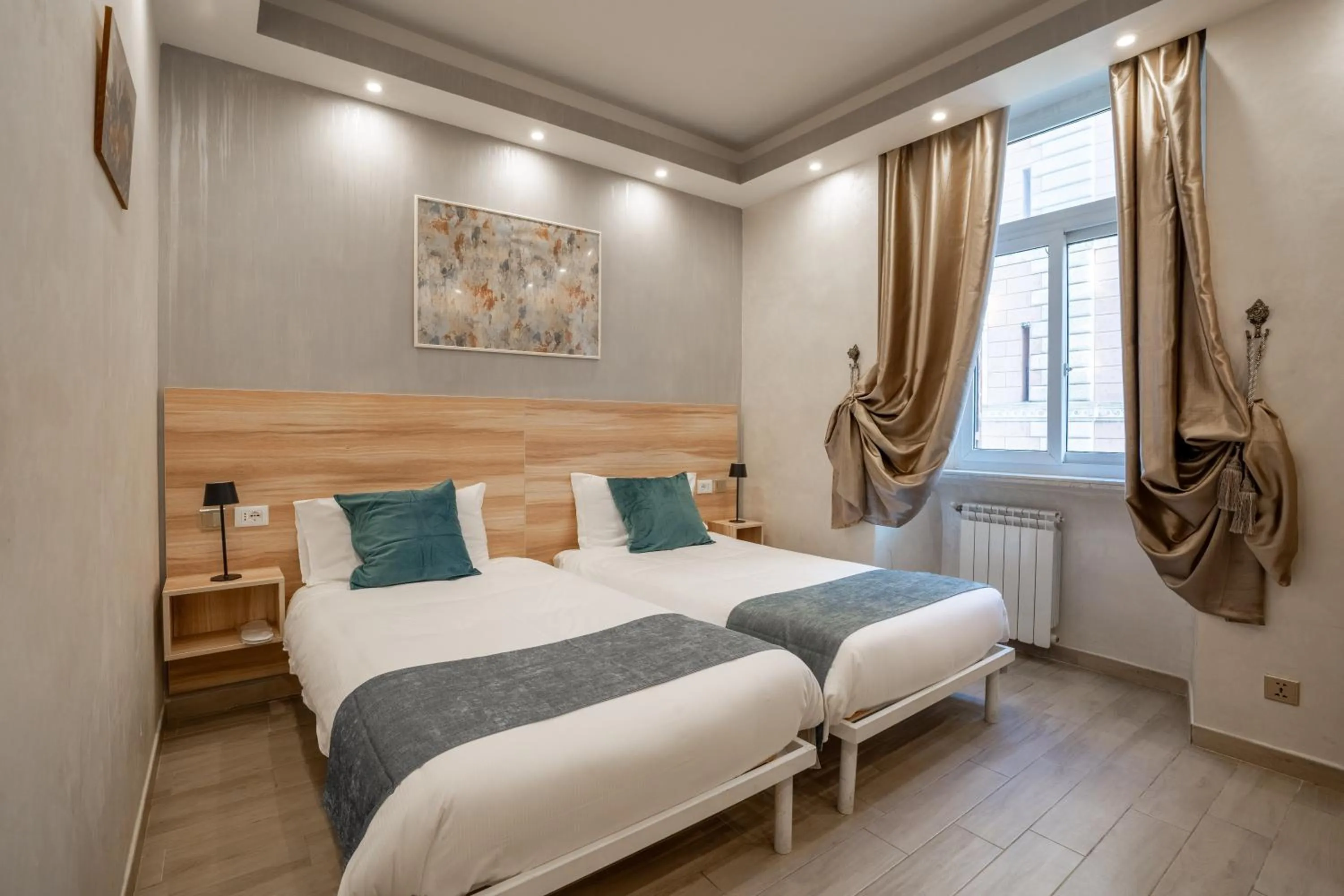 Bedroom in Drago D'Oro GUESTHOUSE - accross from metro Vittorio Emanuele