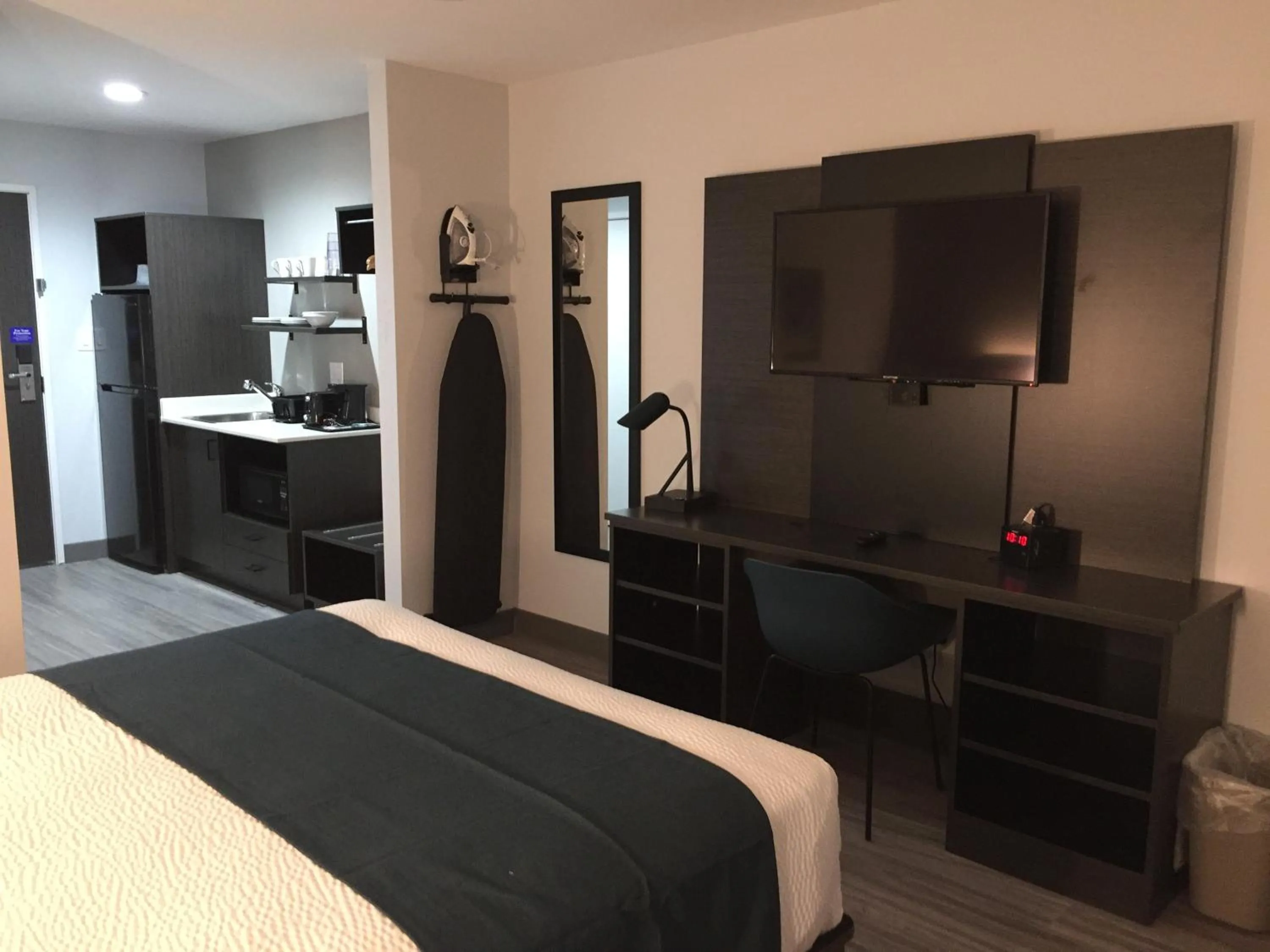 Bedroom, Bed in Studio 6-Mesquite, TX - Dallas