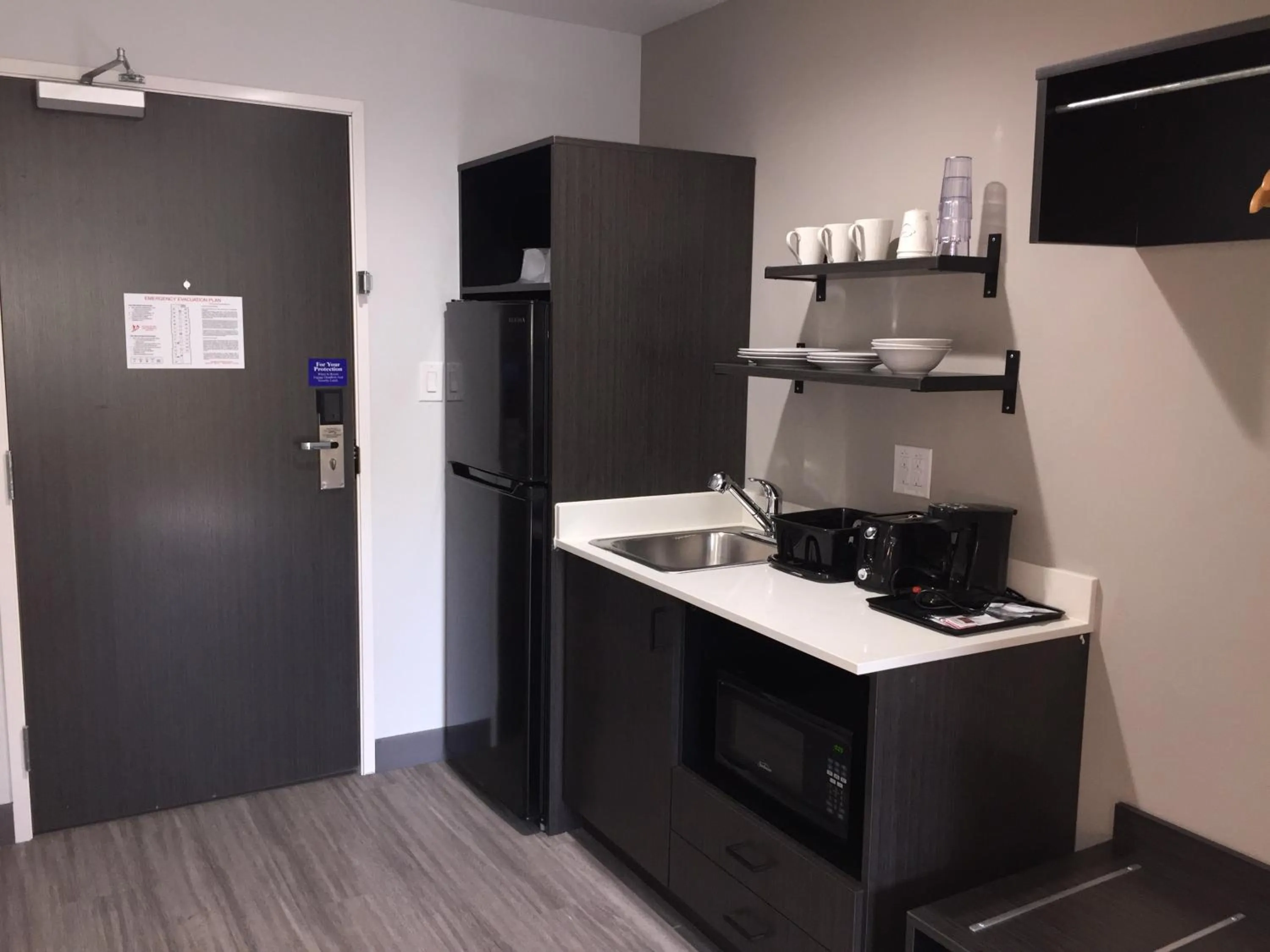 Kitchen or kitchenette in Studio 6-Mesquite, TX - Dallas