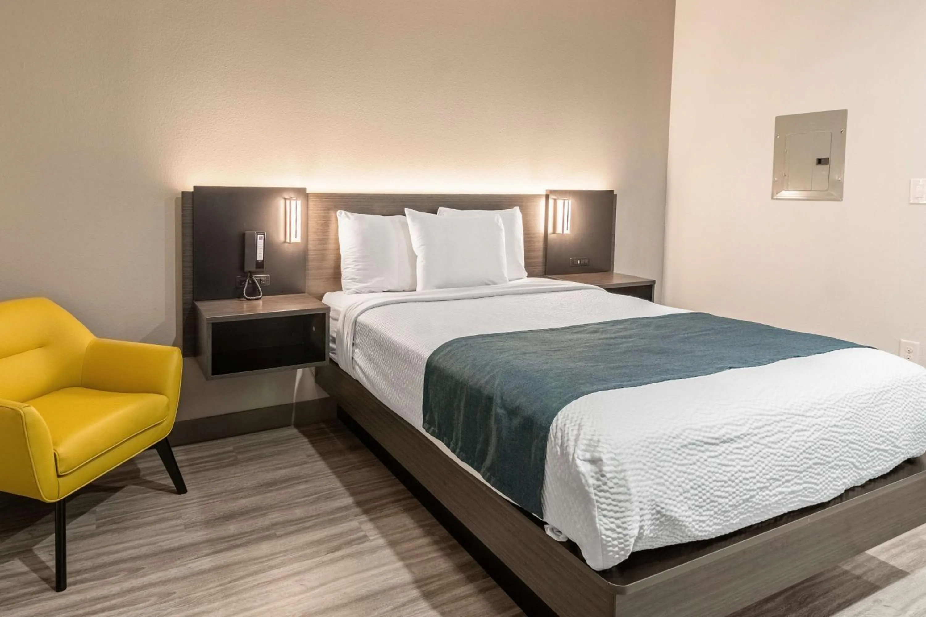 Photo of the whole room, Bed in Studio 6-Mesquite, TX - Dallas