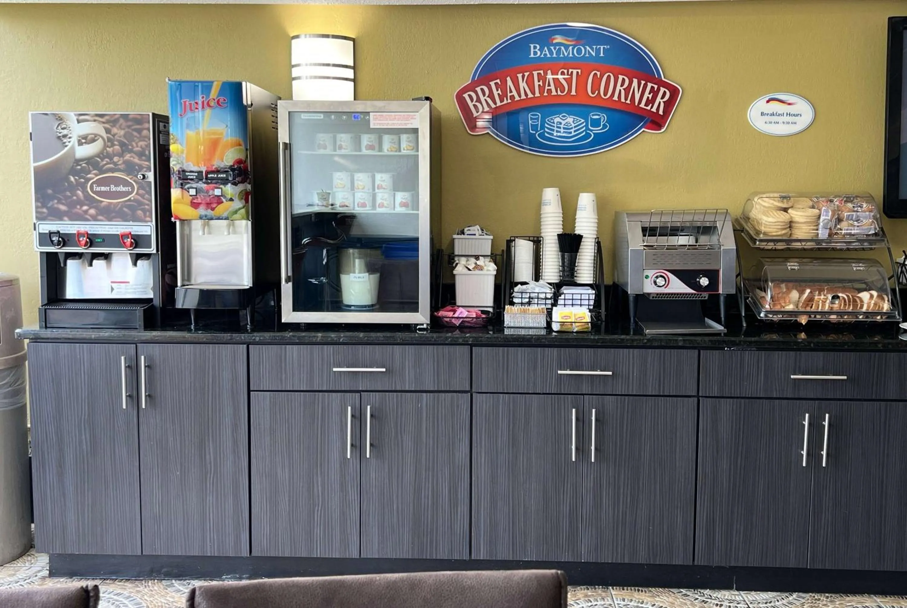 Breakfast in Baymont by Wyndham - Chicago - Addison - O'Hare