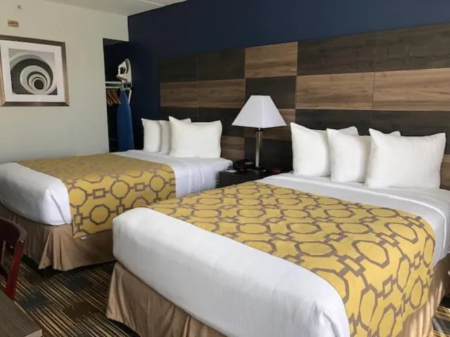 Photo of the whole room, Bed in Baymont by Wyndham - Chicago - Addison - O'Hare