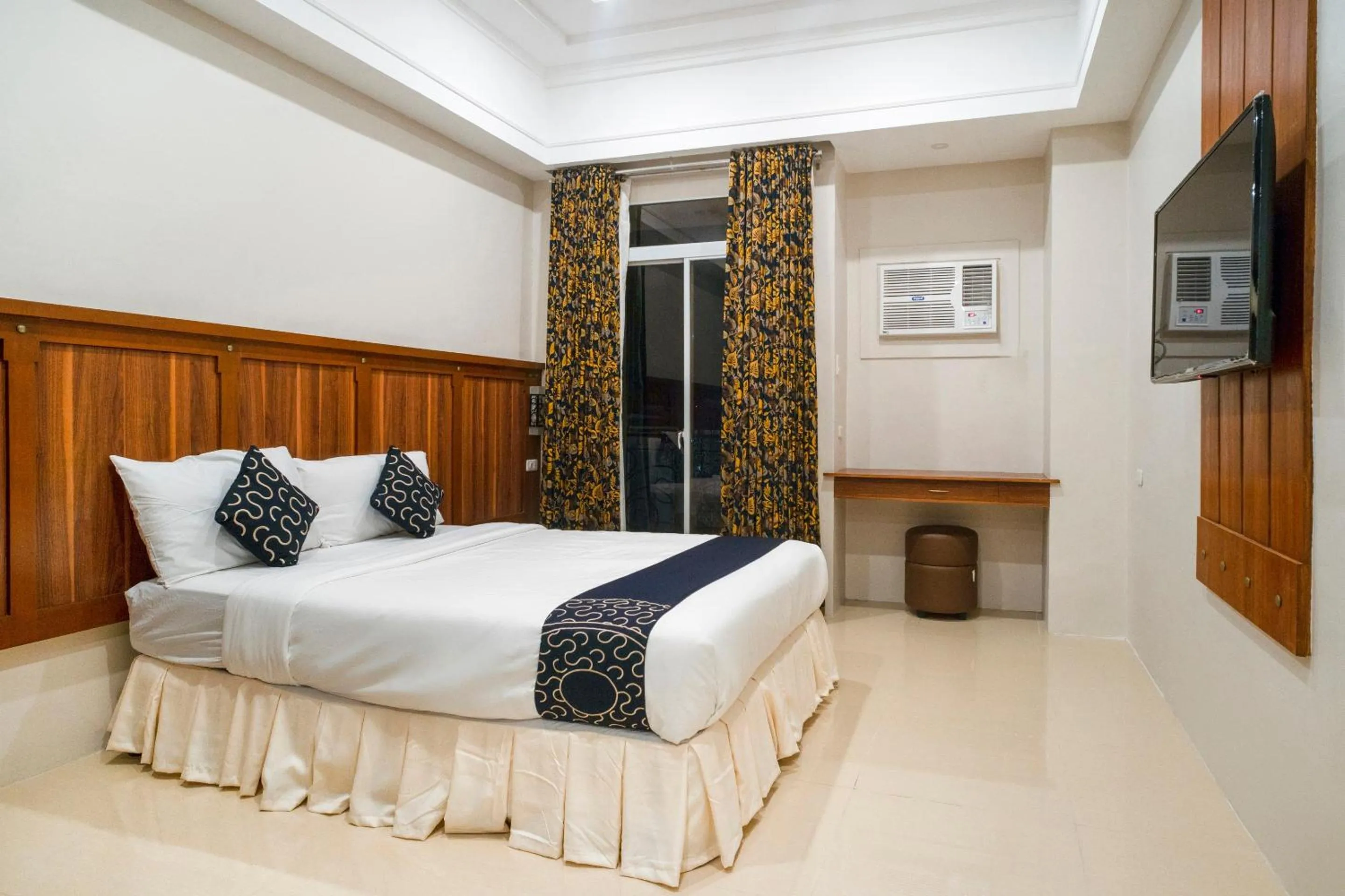 Bedroom, Bed in Capital O 460 World Palace Hotel