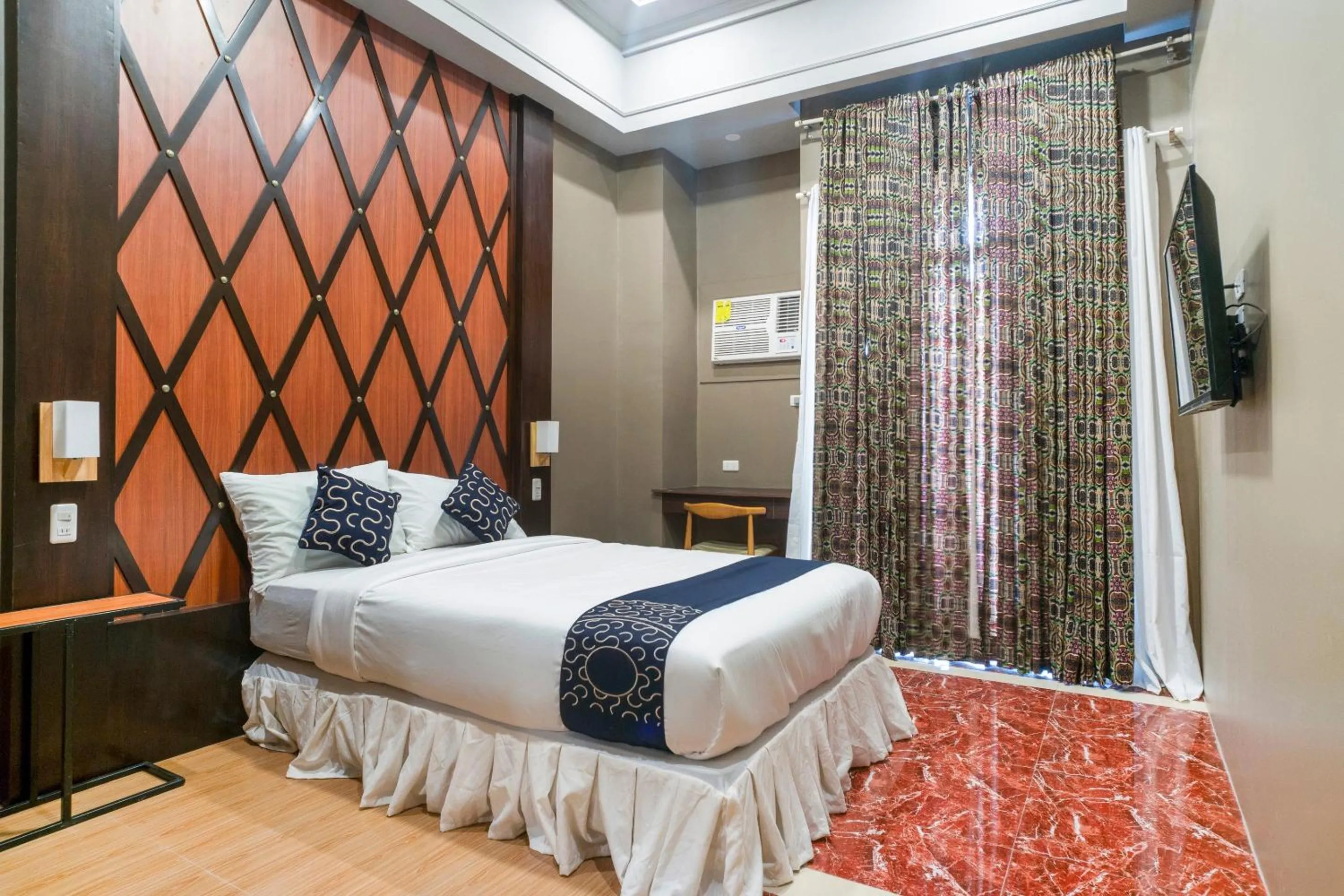 Bedroom, Bed in Capital O 460 World Palace Hotel