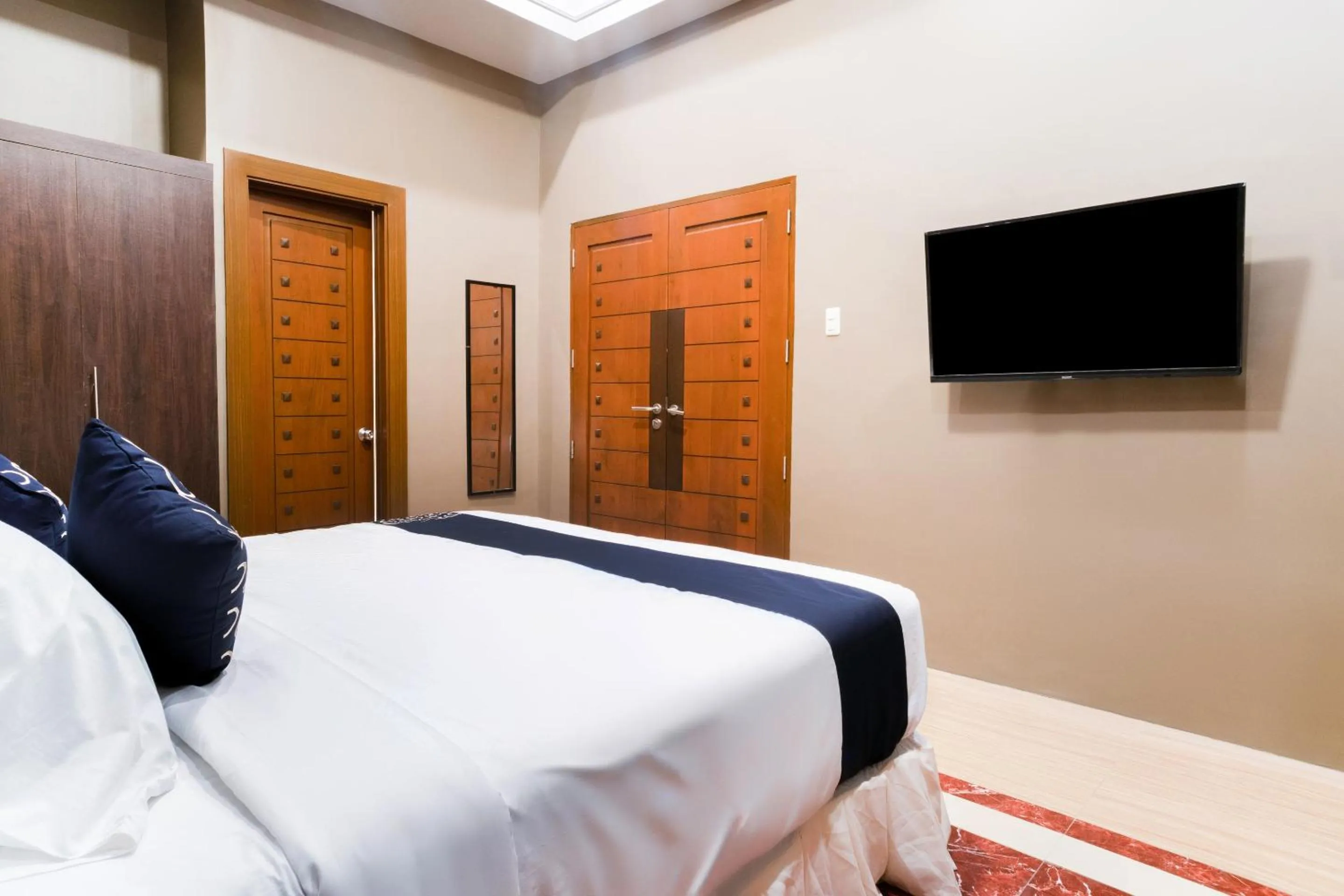 Bedroom, Bed in Capital O 460 World Palace Hotel