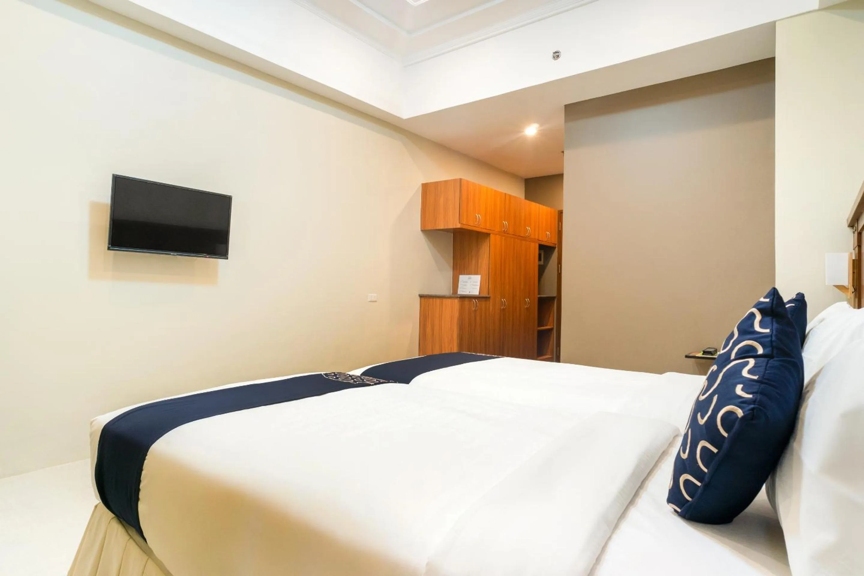 Bedroom, Bed in Capital O 460 World Palace Hotel