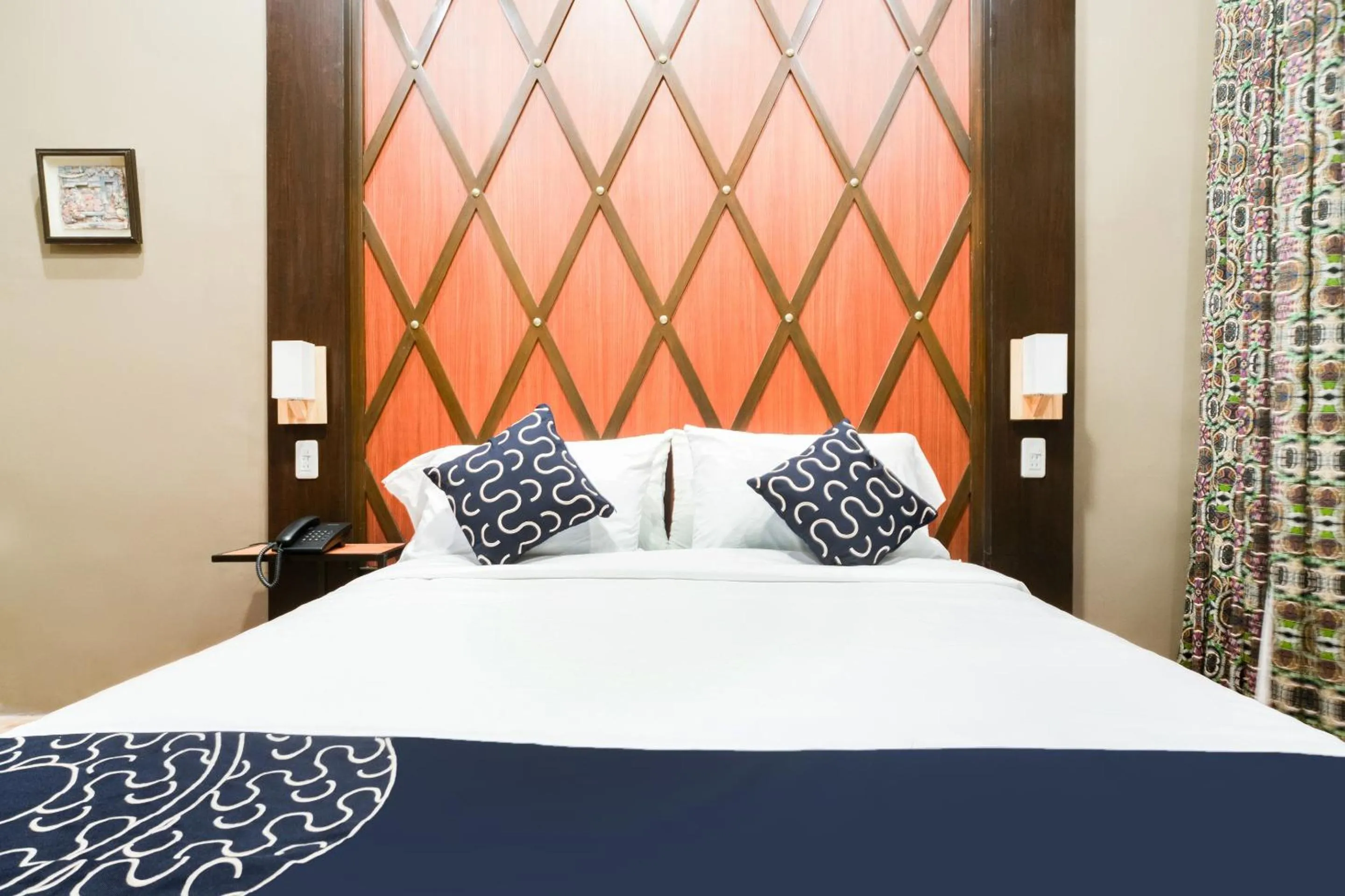 Bedroom, Bed in Capital O 460 World Palace Hotel