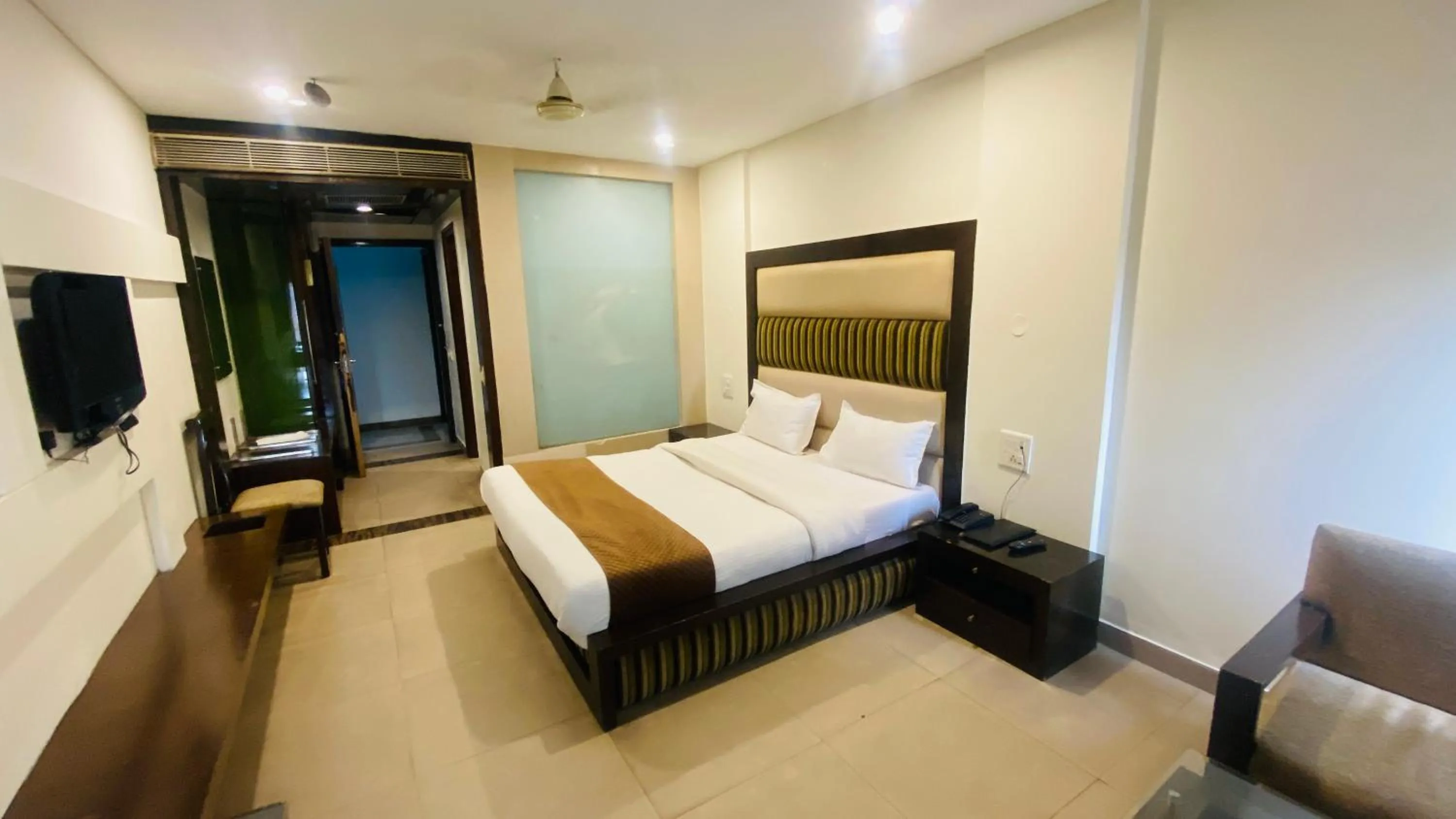Photo of the whole room, Bed in Hotel Landmark - Centre of City Chandigarh