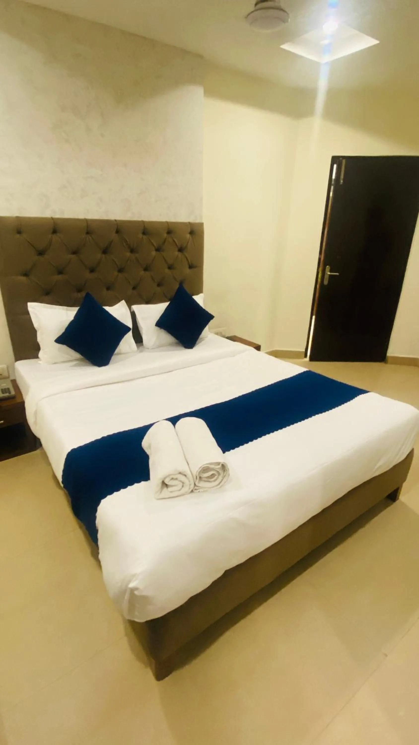 Bedroom, Bed in Hotel Landmark - Centre of City Chandigarh