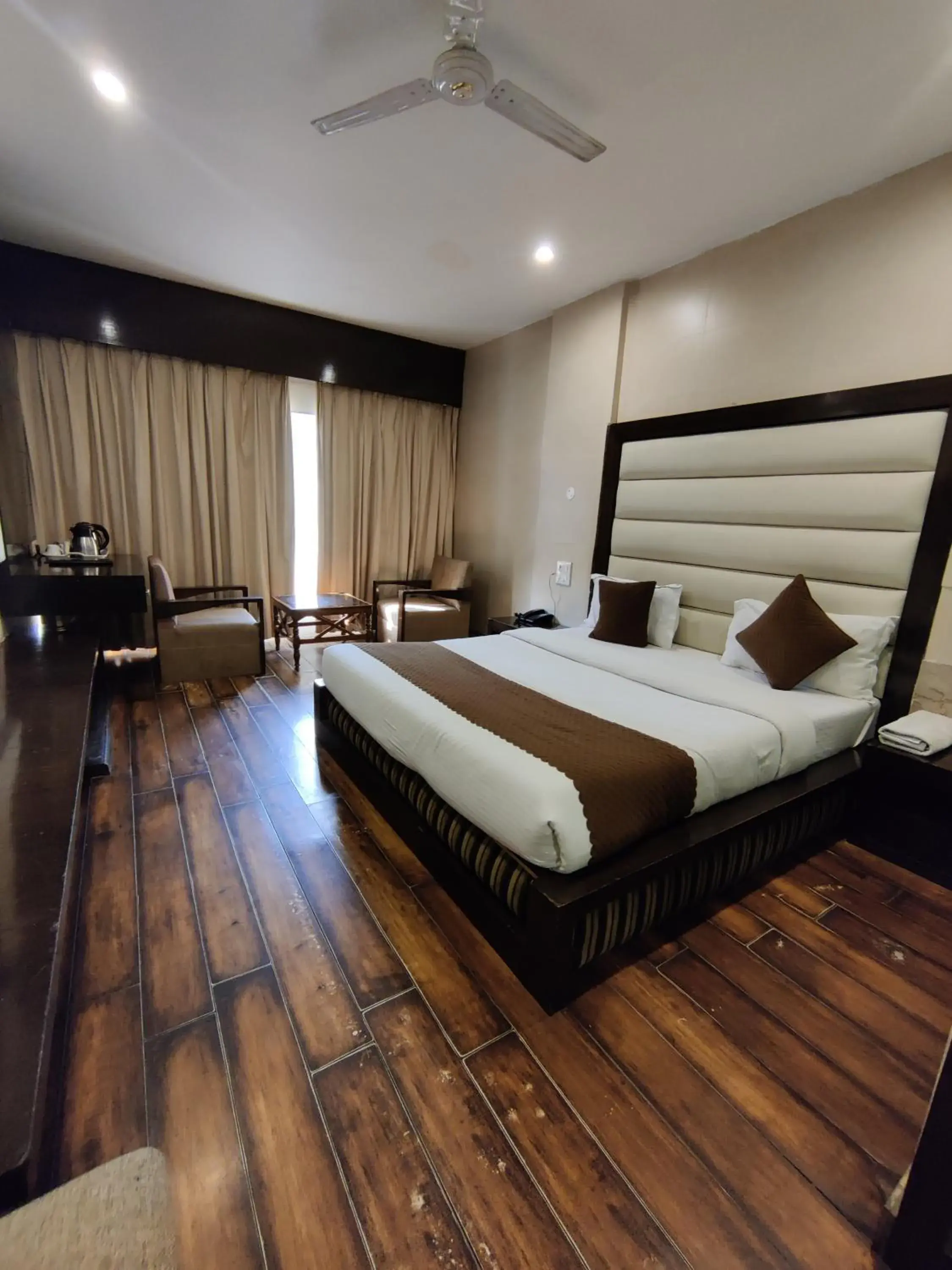 King Room - single occupancy in Hotel Landmark - Centre of City Chandigarh King Room - single occupancy in Hotel Landmark - Centre of City Chandigarh