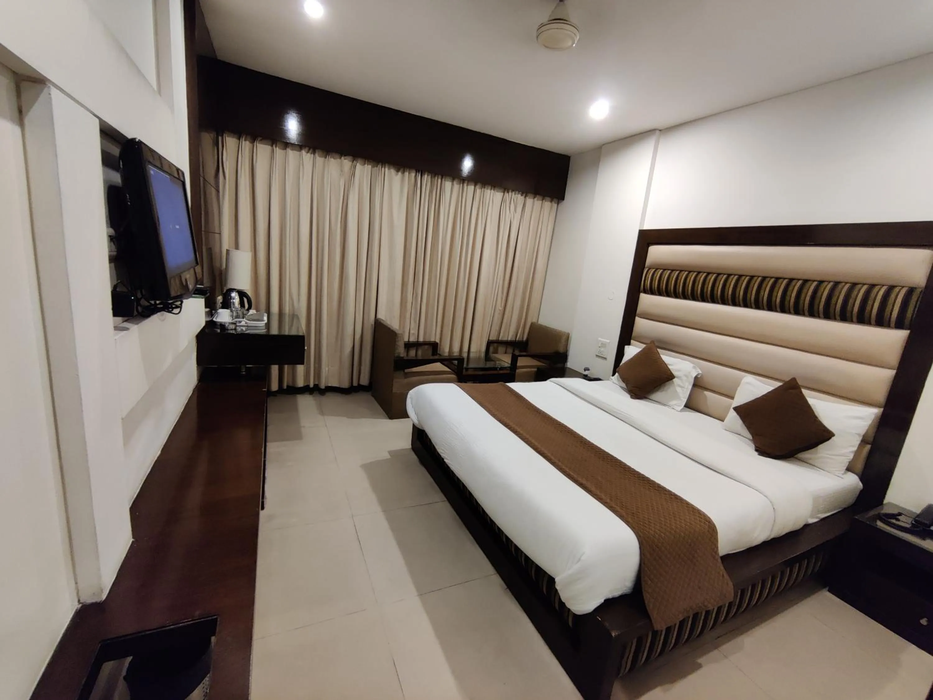Bed in Hotel Landmark - Centre of City Chandigarh