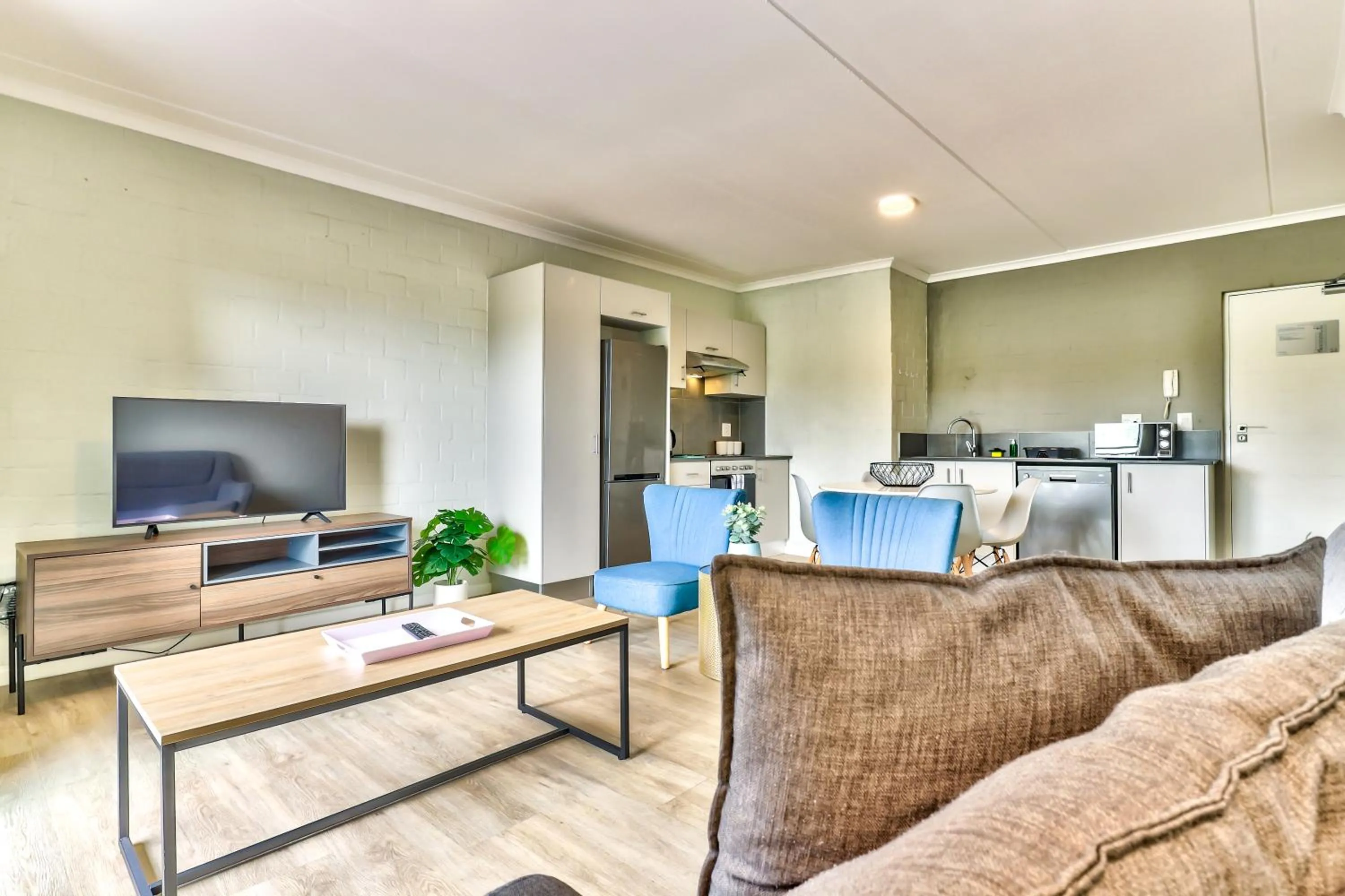 Communal lounge/ TV room in WINK Aparthotel Eaton Square