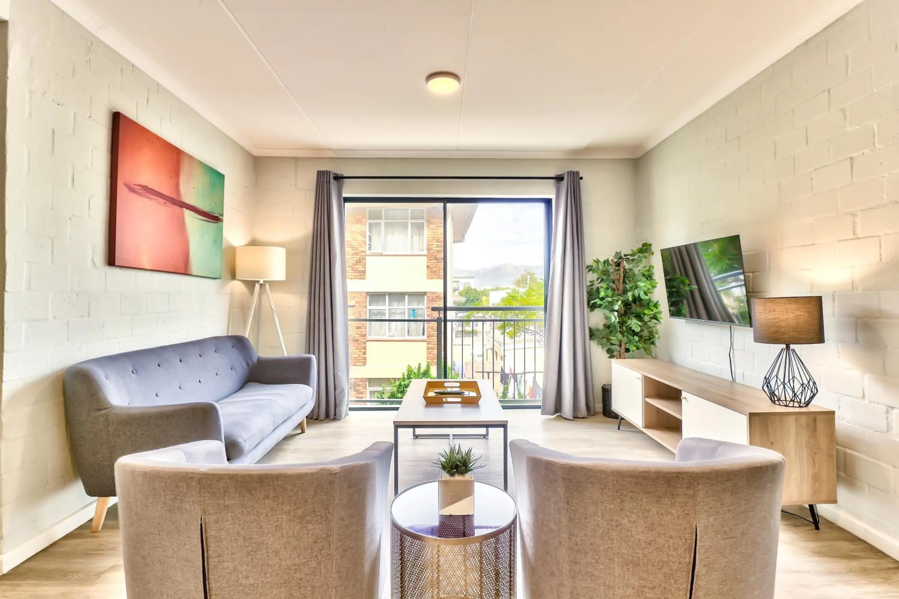 TV and multimedia in WINK Aparthotel Eaton Square