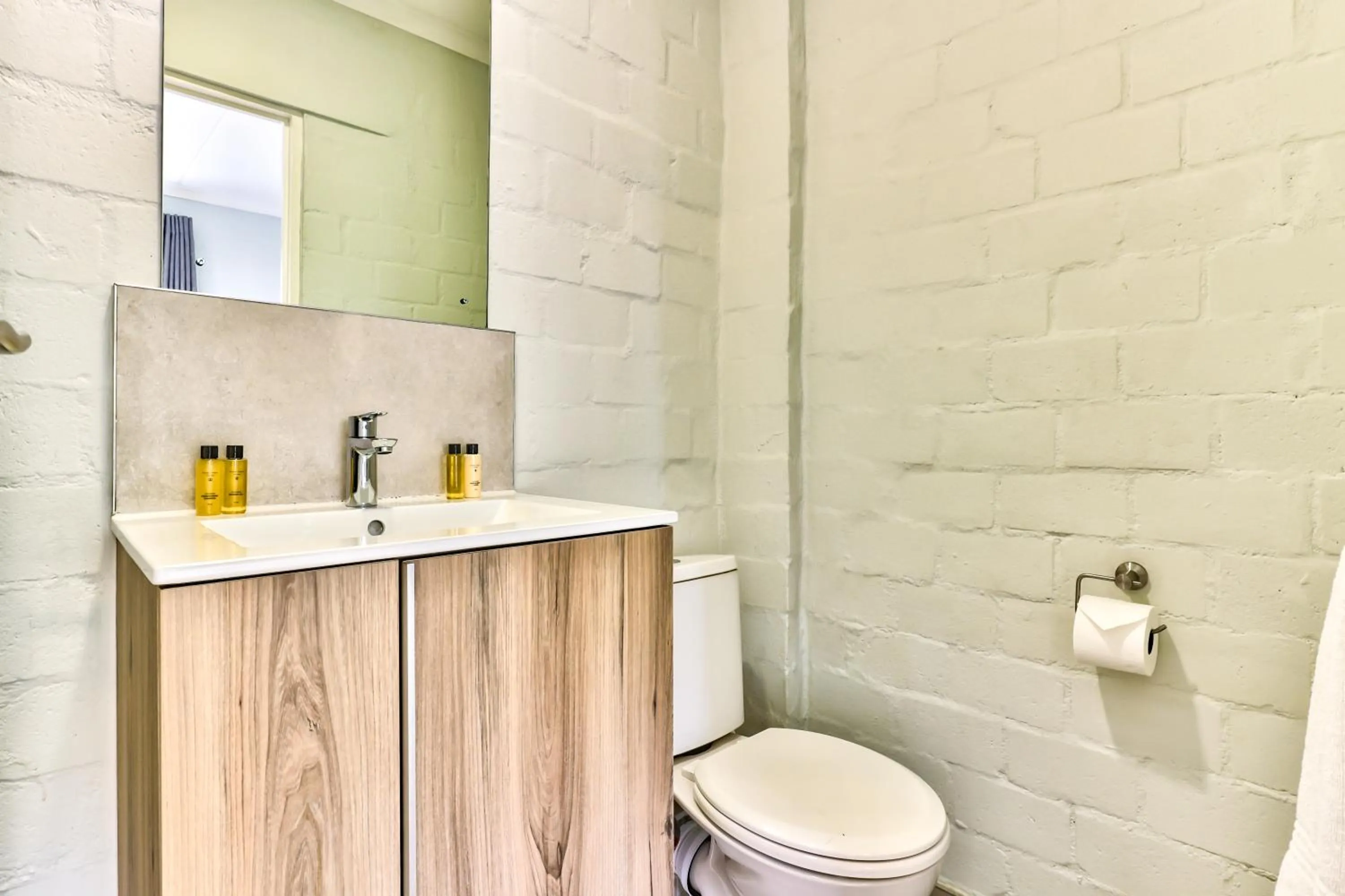 Toilet in WINK Aparthotel Eaton Square