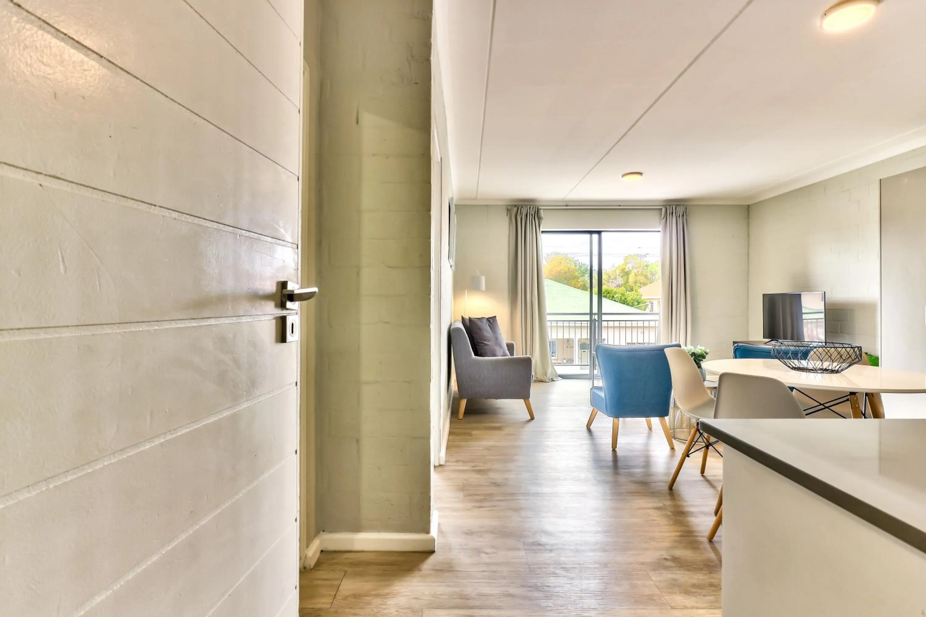 TV and multimedia in WINK Aparthotel Eaton Square