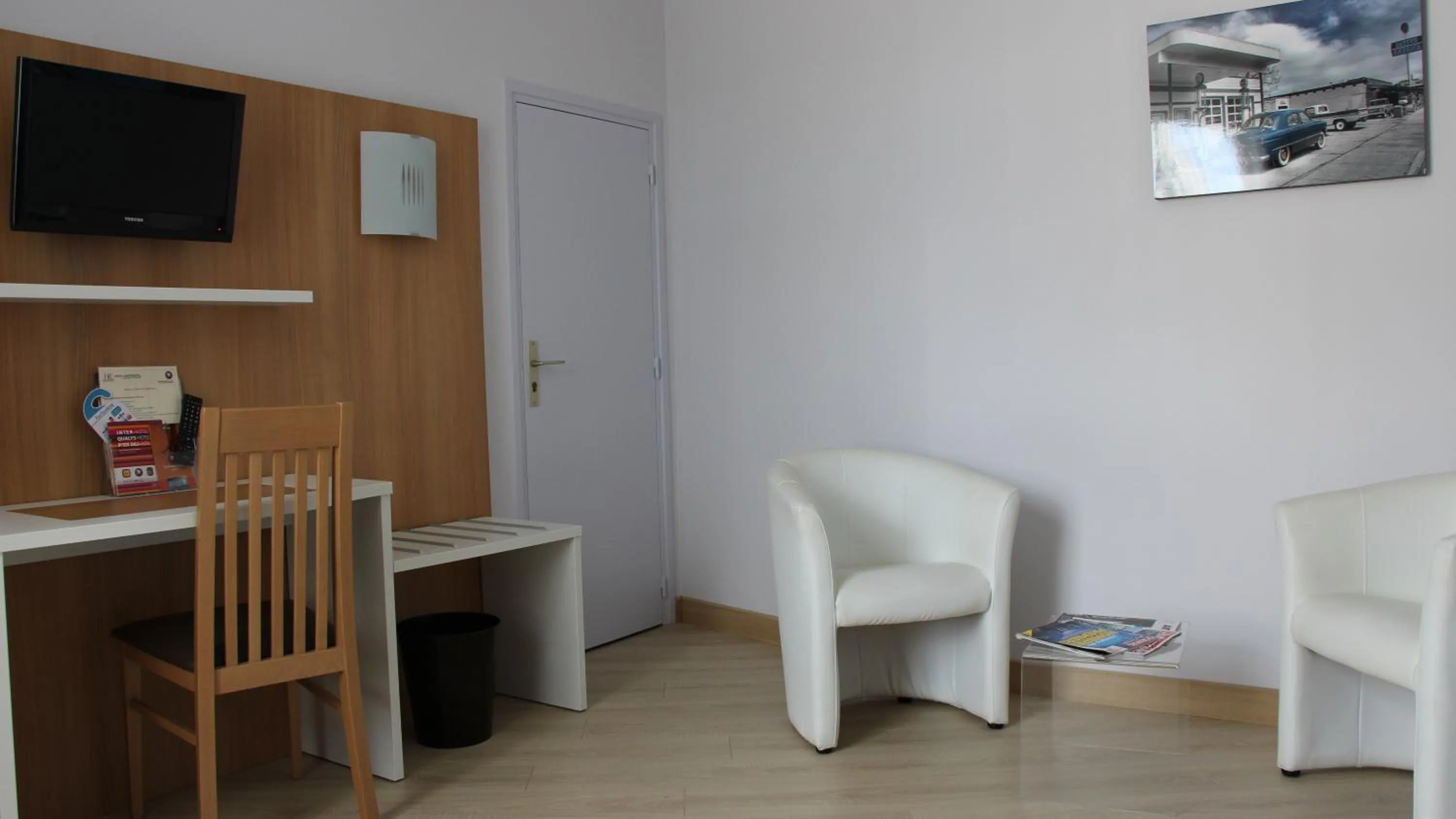 Seating area in The Originals City, Hôtel Continental, Poitiers