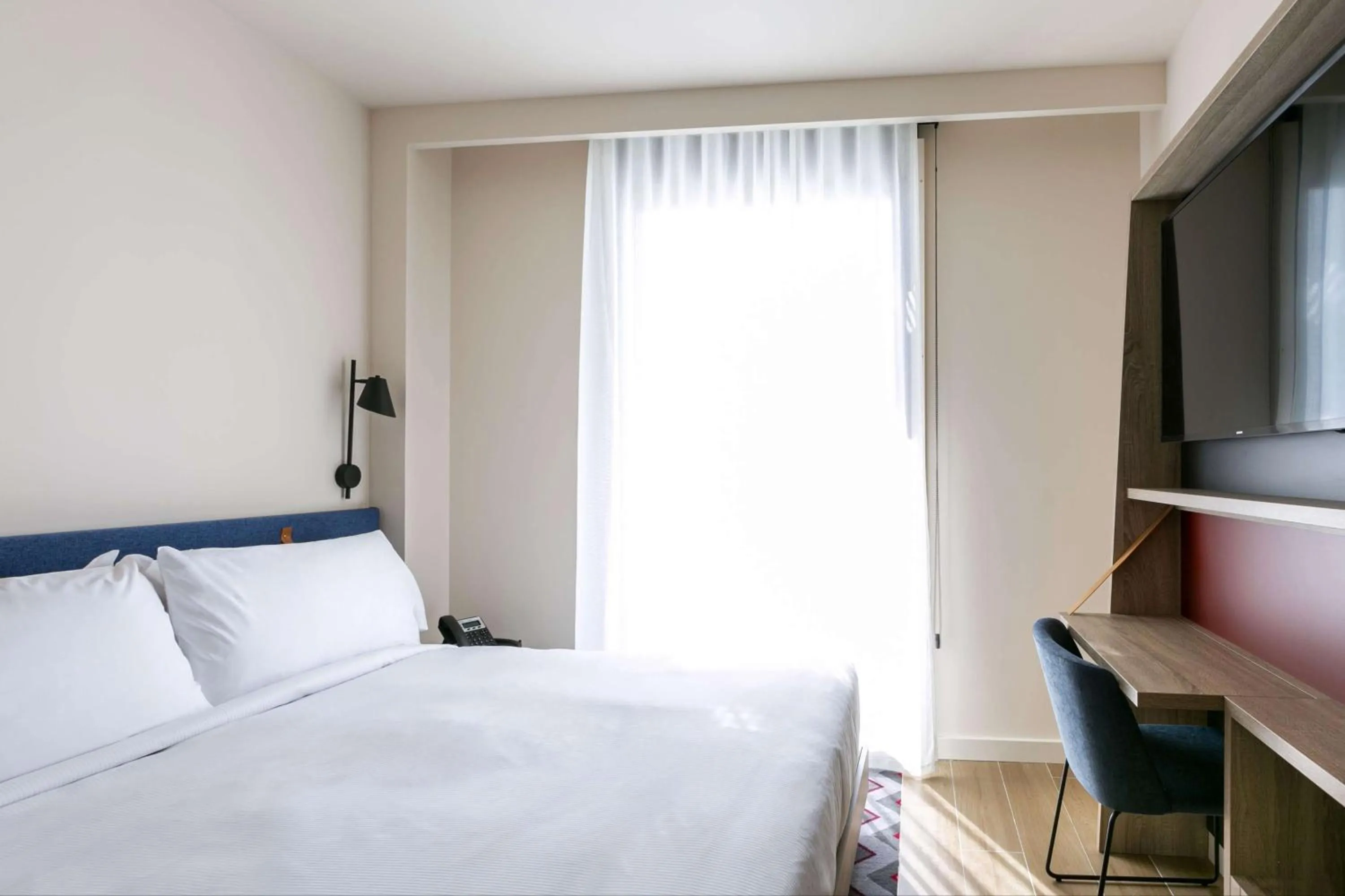 Bedroom, Bed in Hampton By Hilton Alcobendas Madrid