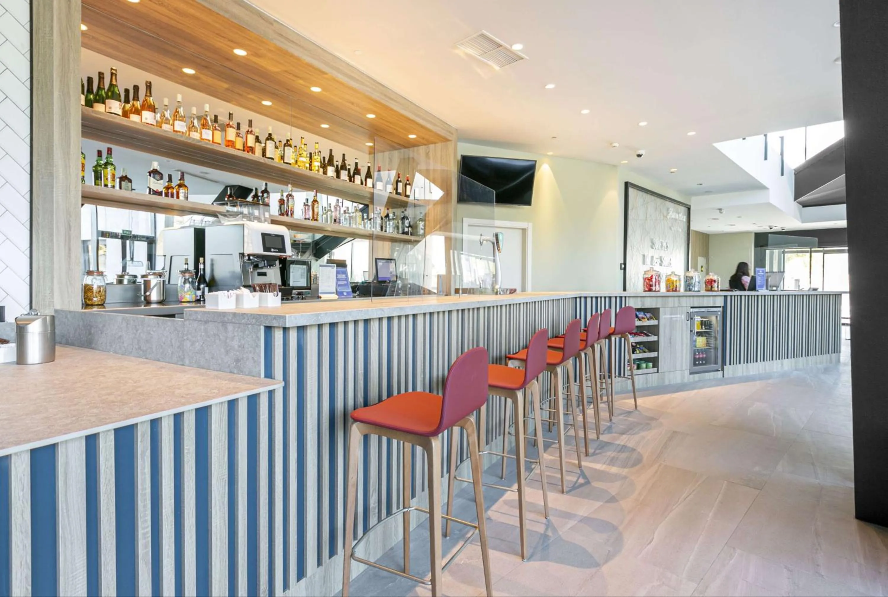 Lounge or bar in Hampton By Hilton Alcobendas Madrid