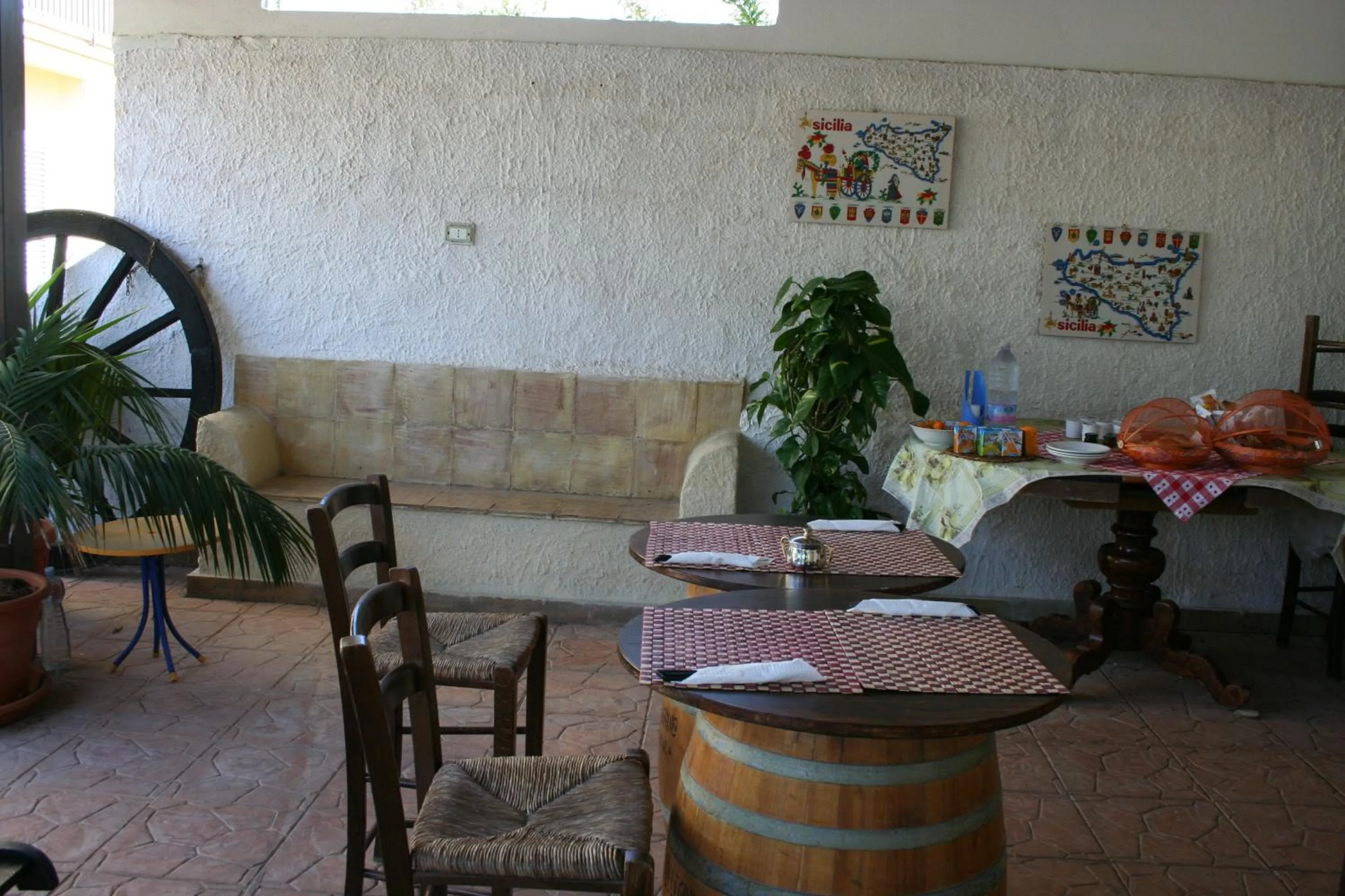 Restaurant/places to eat in Villa Mozia